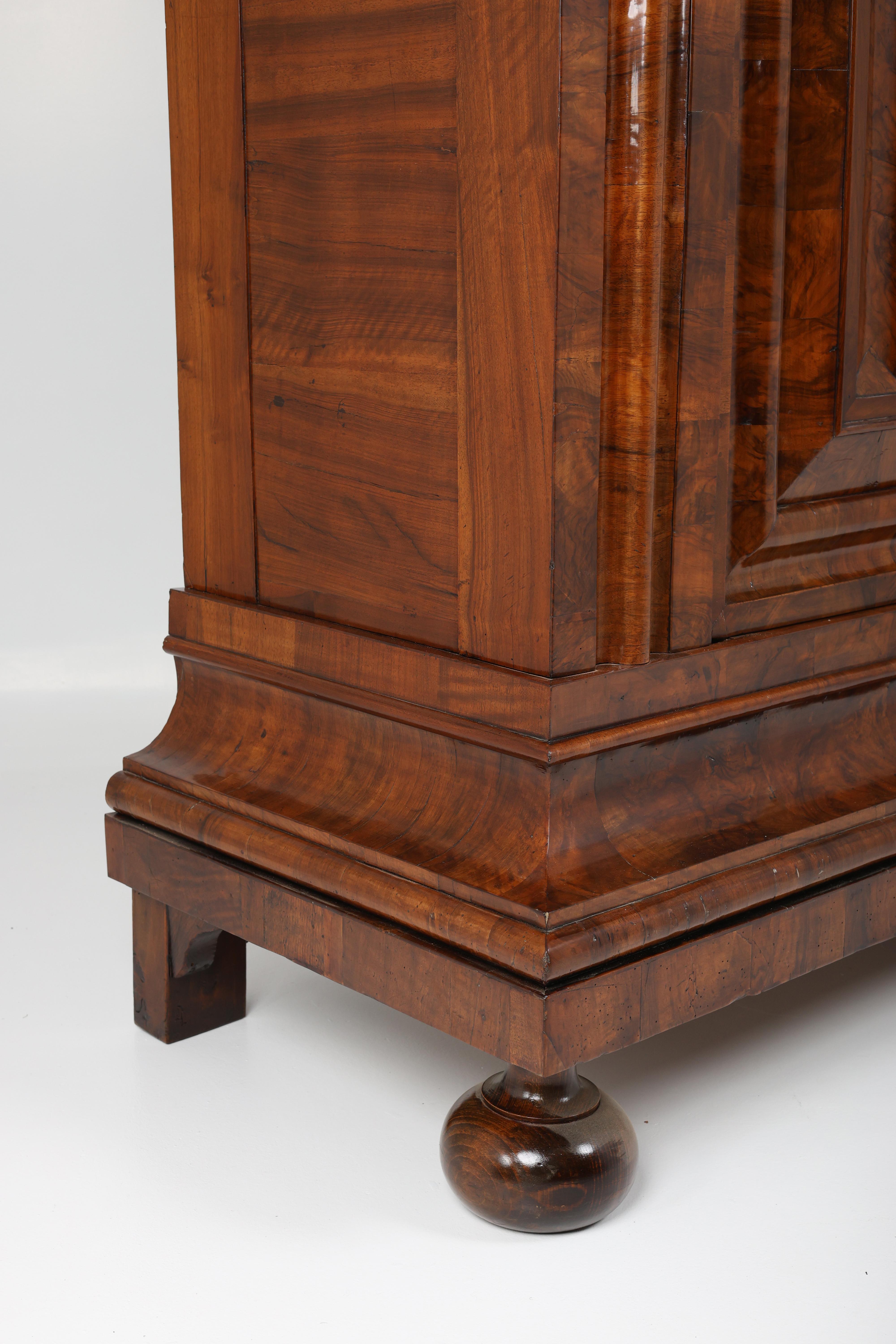 Poli Armoire baroque du XVIIIe siècle The Frankfurter Wellenschrank en vente