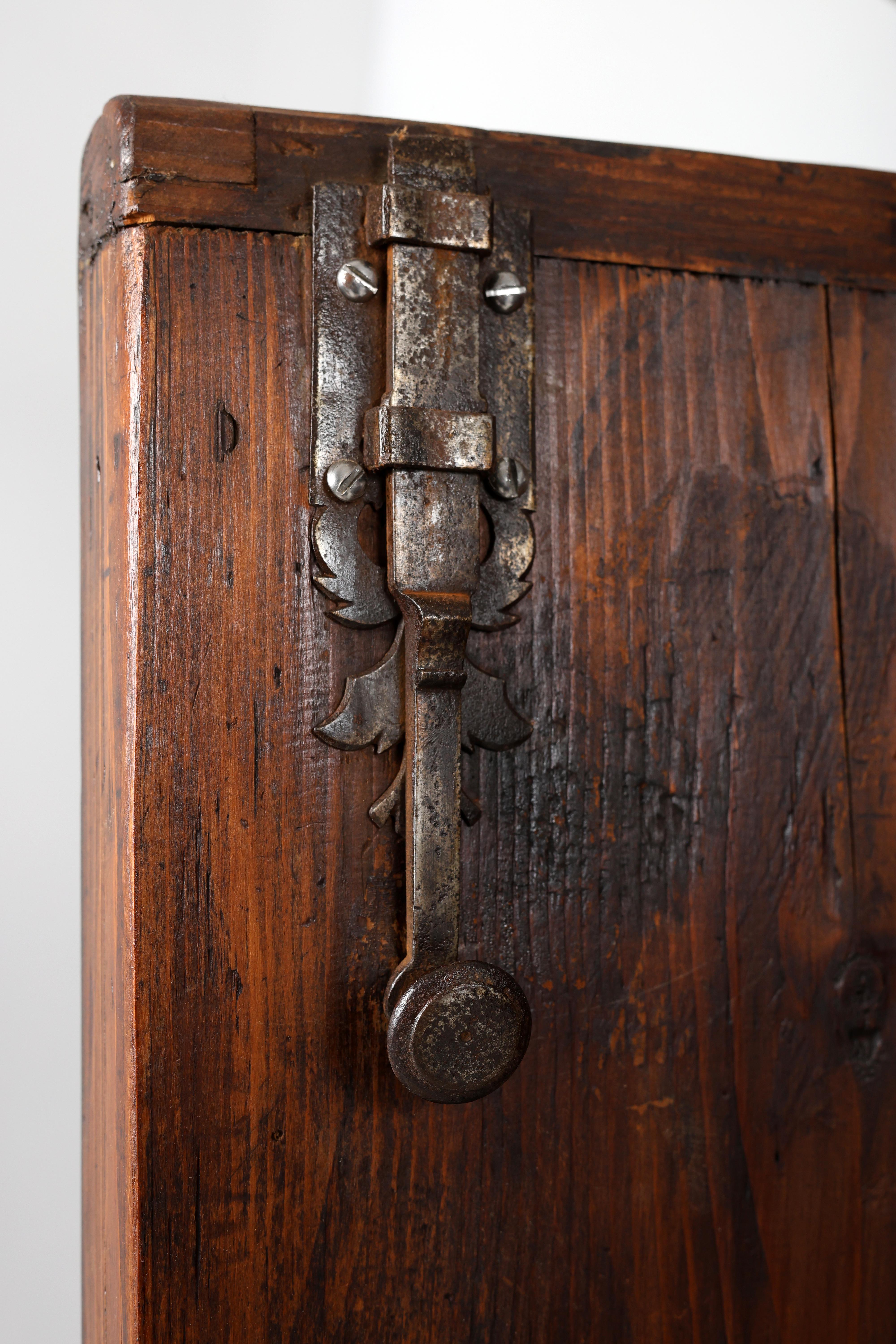 Armoire baroque du XVIIIe siècle The Frankfurter Wellenschrank en vente 1