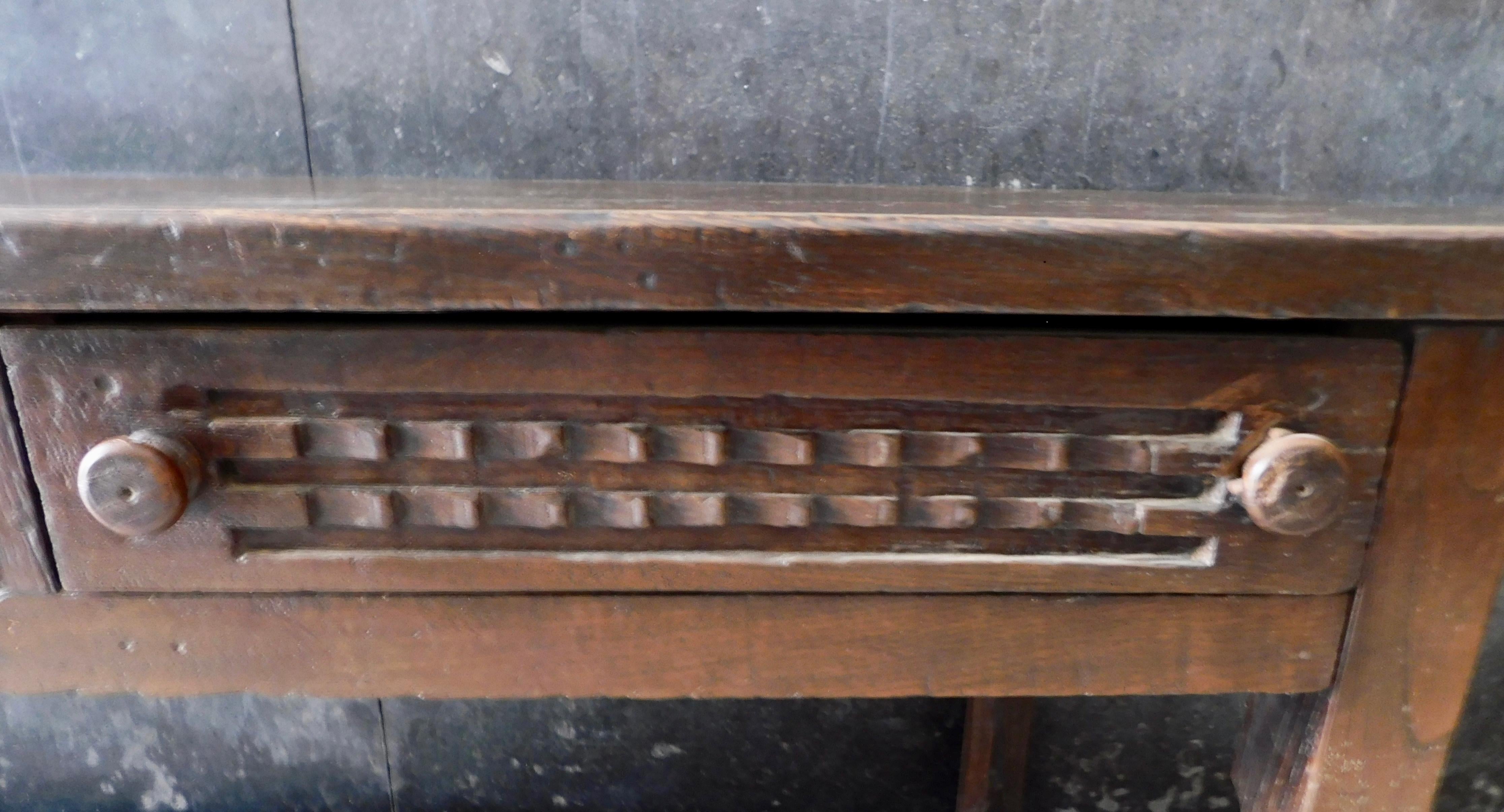 18th Century Basque Dark Oak Refectory Table with Two Drawers In Good Condition For Sale In Antwerp, BE