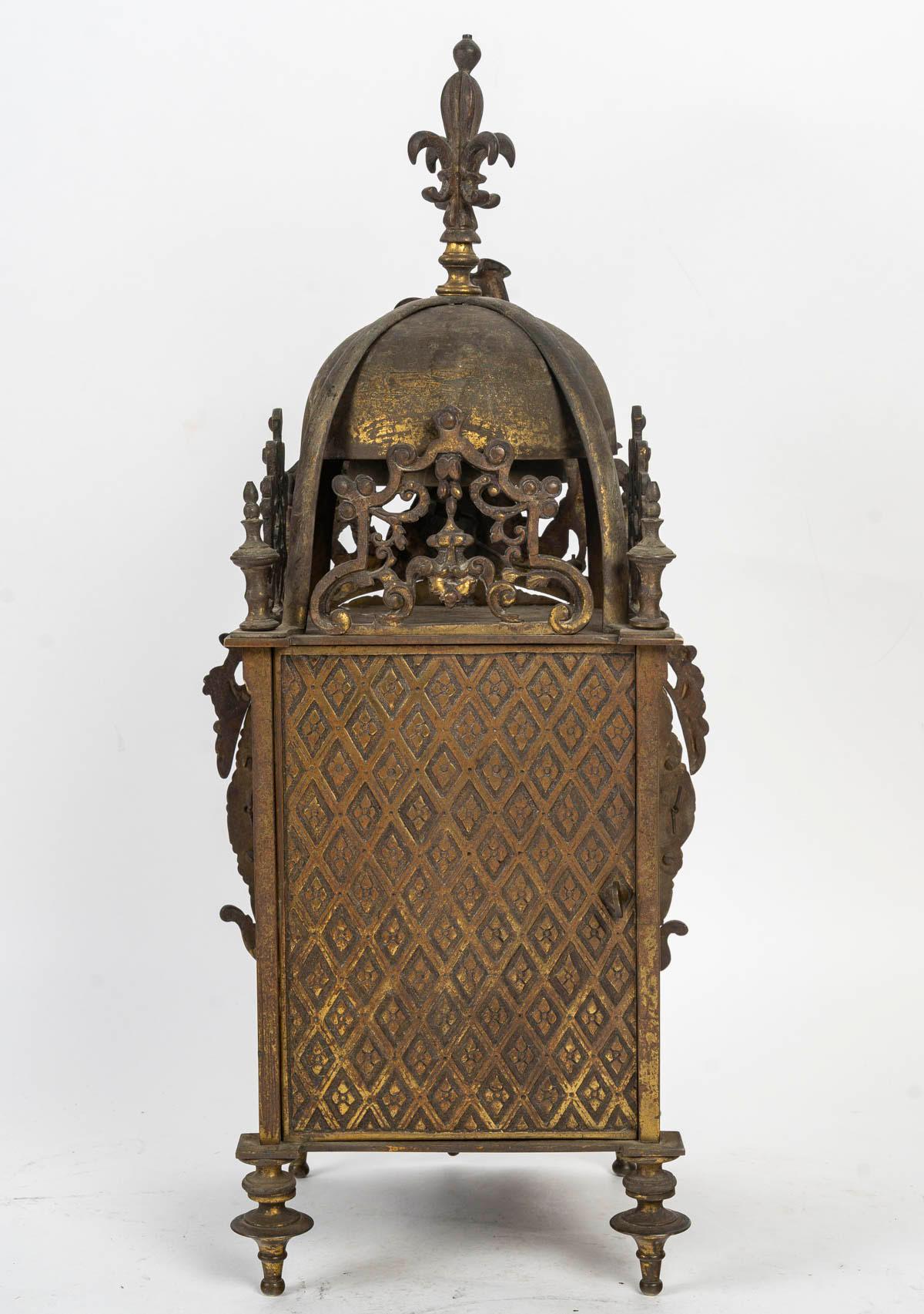 Horloge à cloche du 18e siècle, mécanisme signé par Huy Angers. 1