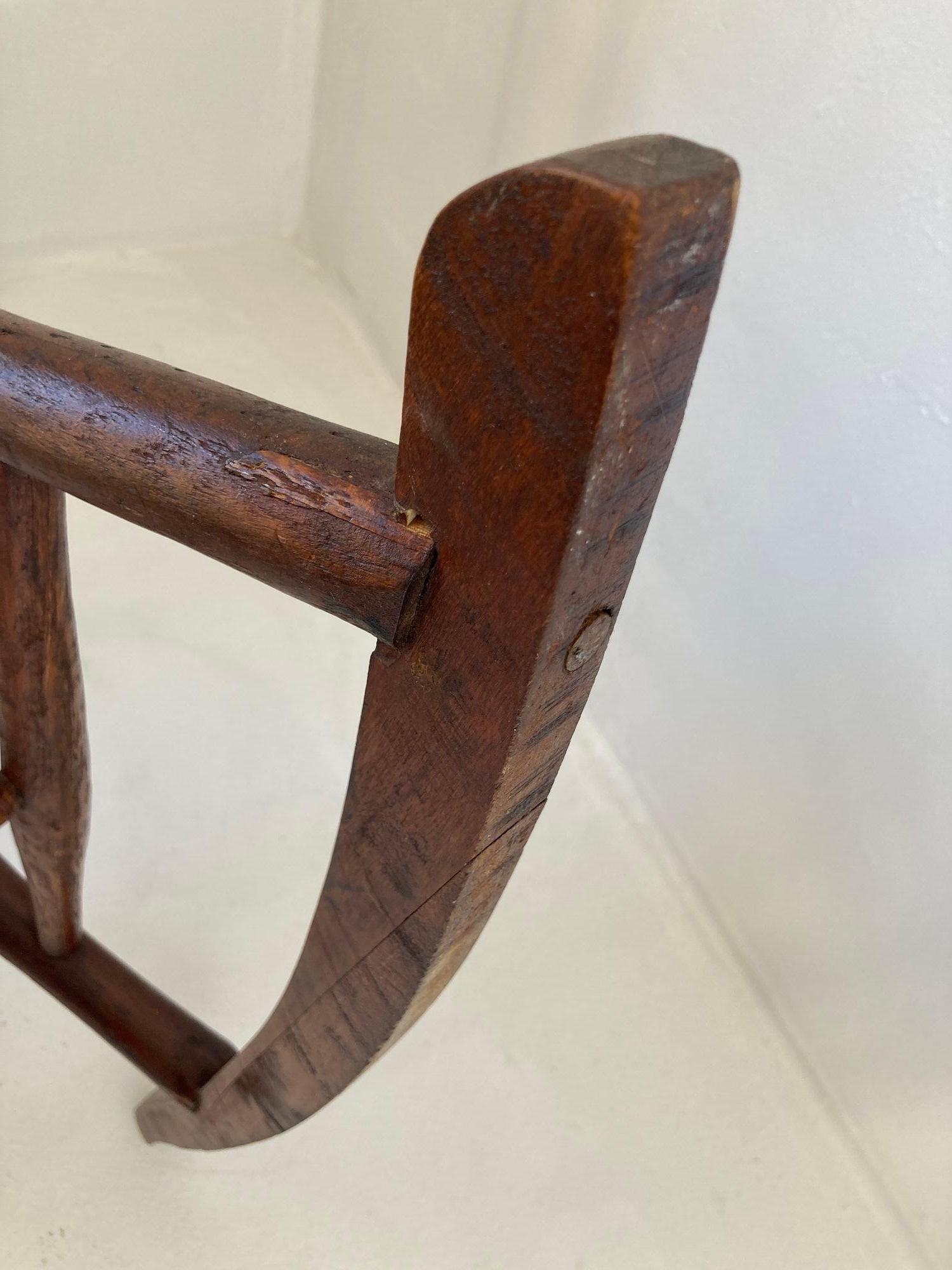 Chaise à bascule Windsor en bois courbé du 18e siècle avec dossier en éventail en vente 4