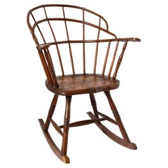 Chaise à bascule Windsor en bois courbé du 18e siècle avec dossier en éventail