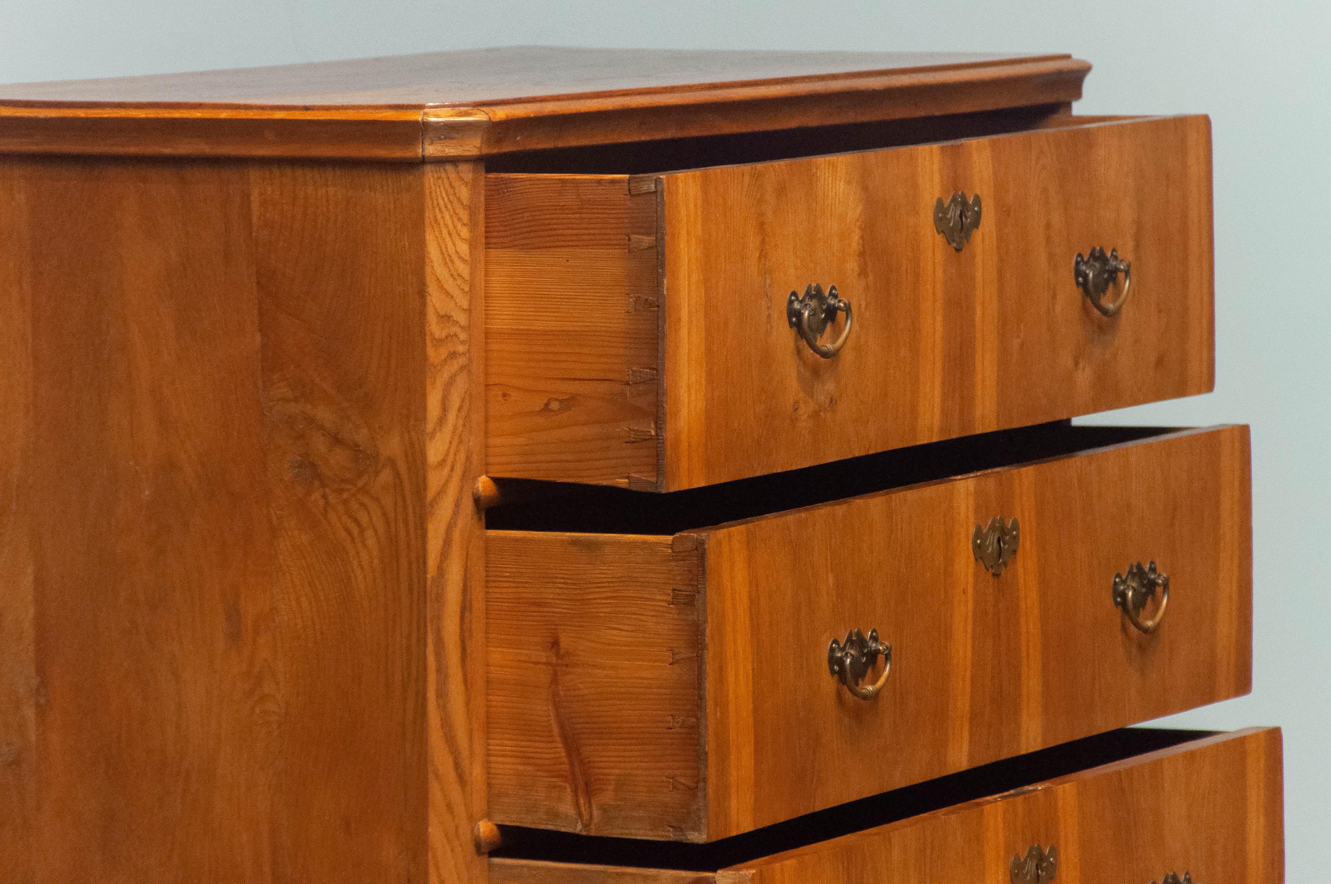 18th Century Biedermeier Commode / Drawer Cabinet with Book Matching Oak Drawers For Sale 3