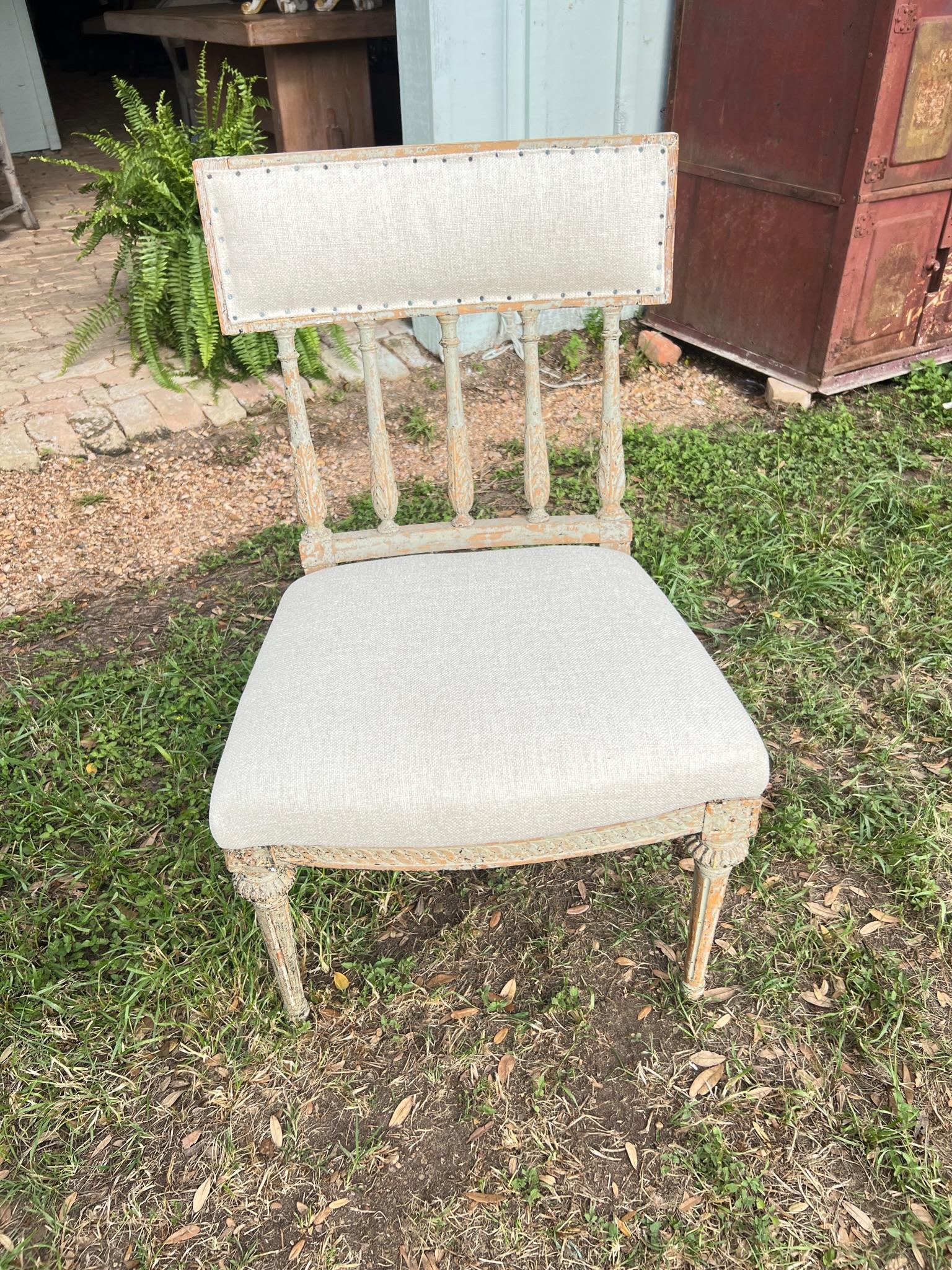 18th Century Big Swedish Rococo Reeded Dining Chairs in New Upholstery In Good Condition For Sale In San Angelo, TX