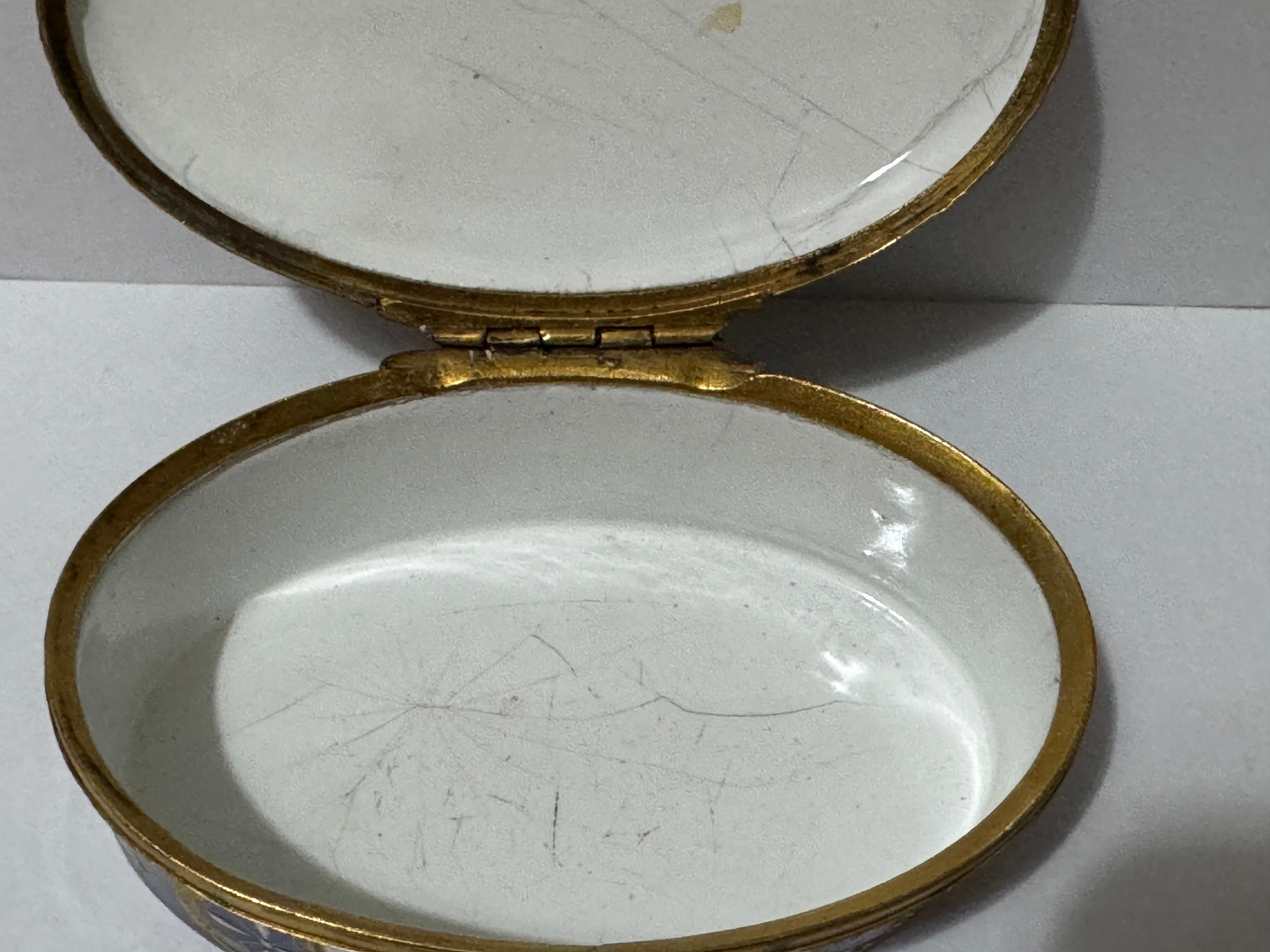 18th Century Bilston Enamel Oval Patch / Snuff Box Circa 1780 For Sale 2