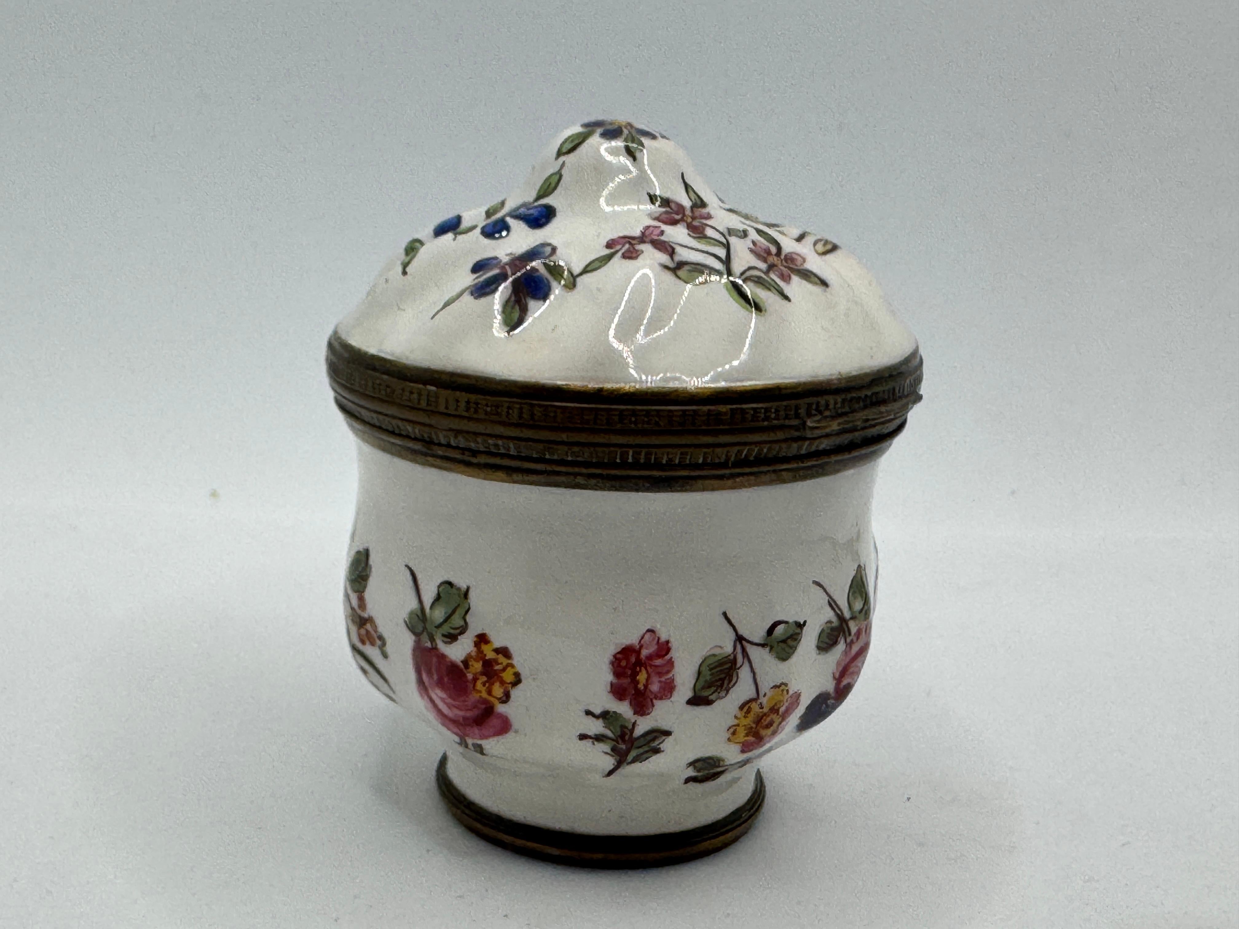 Bronze 18th Century Bilston Enamel Patch Box / Bonbonniere Circa 1780 For Sale