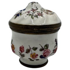18th Century Bilston Enamel Patch Box / Bonbonniere Circa 1780