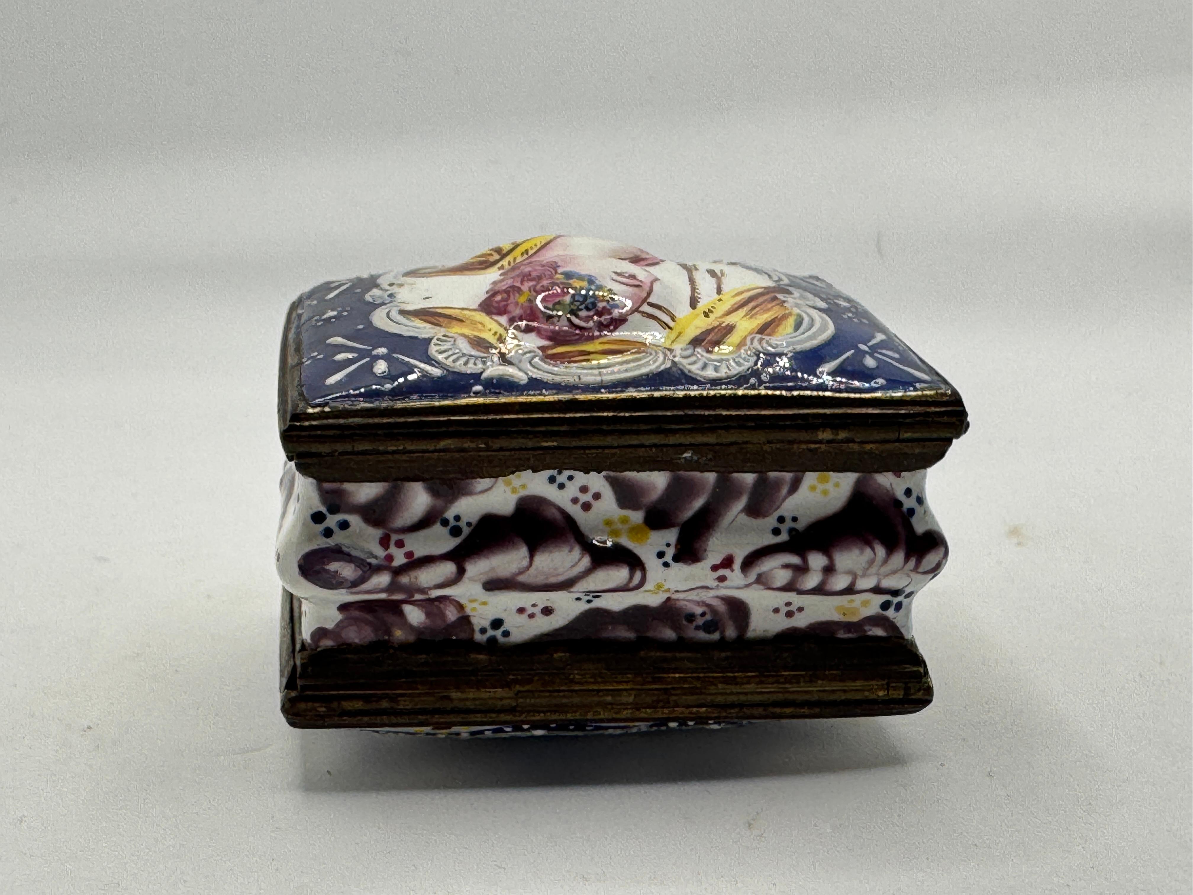18th Century Bilston Enamel Patch / Snuff Box - Double Hinged For Sale 8