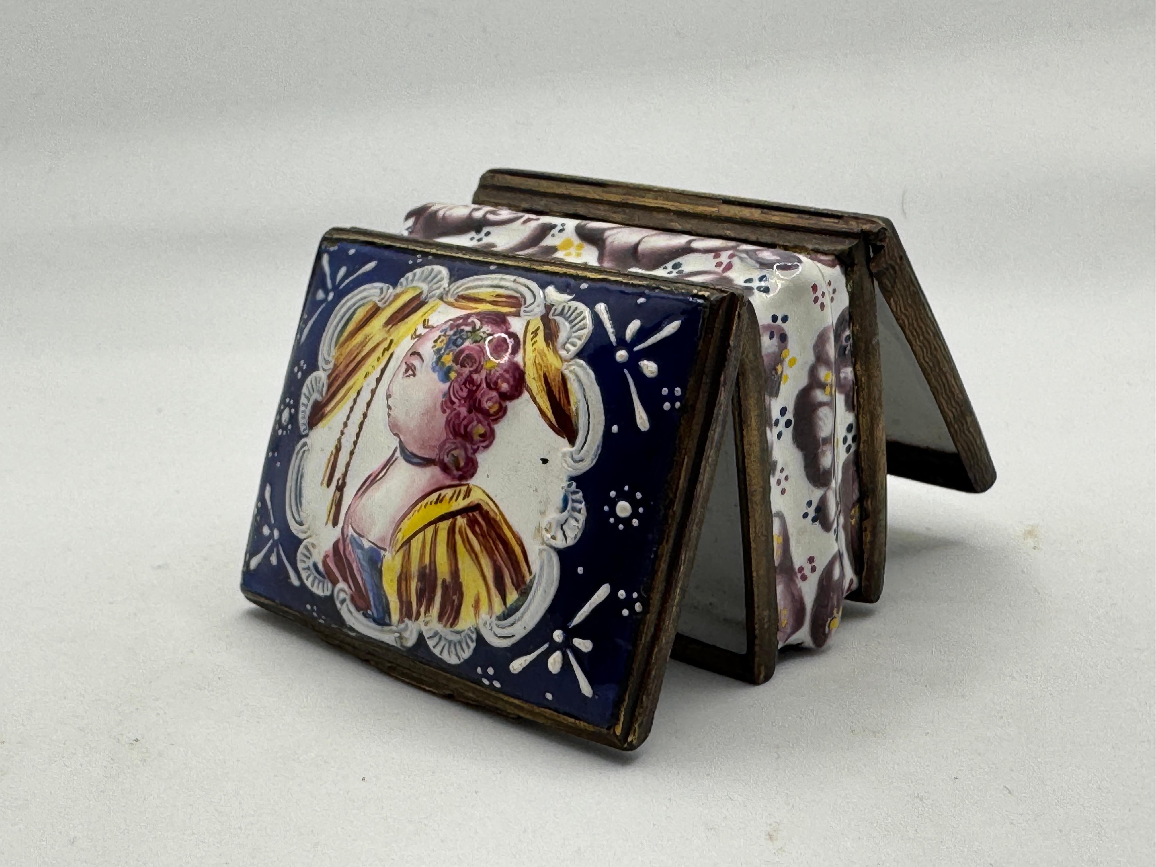 George III 18th Century Bilston Enamel Patch / Snuff Box - Double Hinged For Sale