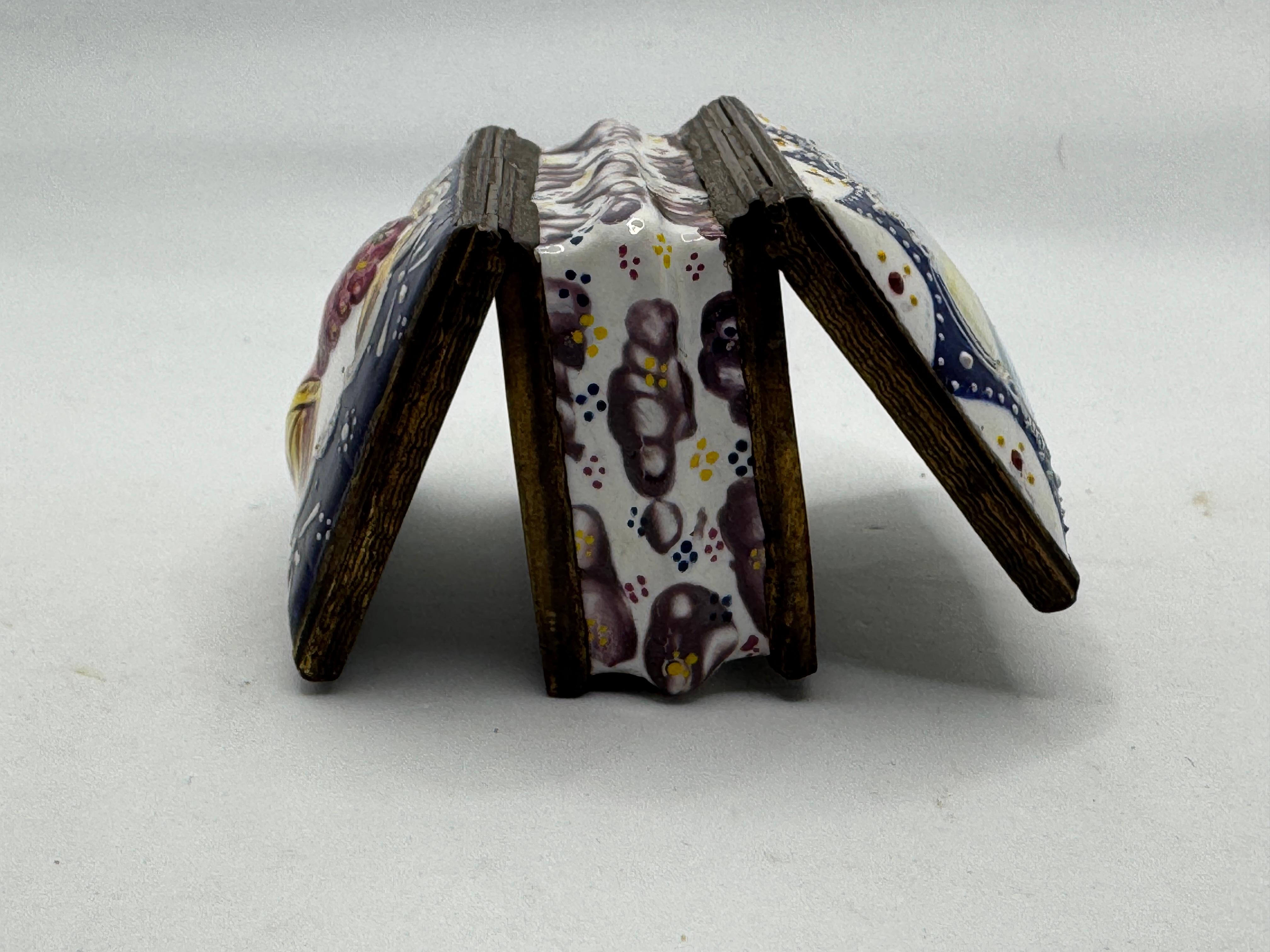 English 18th Century Bilston Enamel Patch / Snuff Box - Double Hinged For Sale