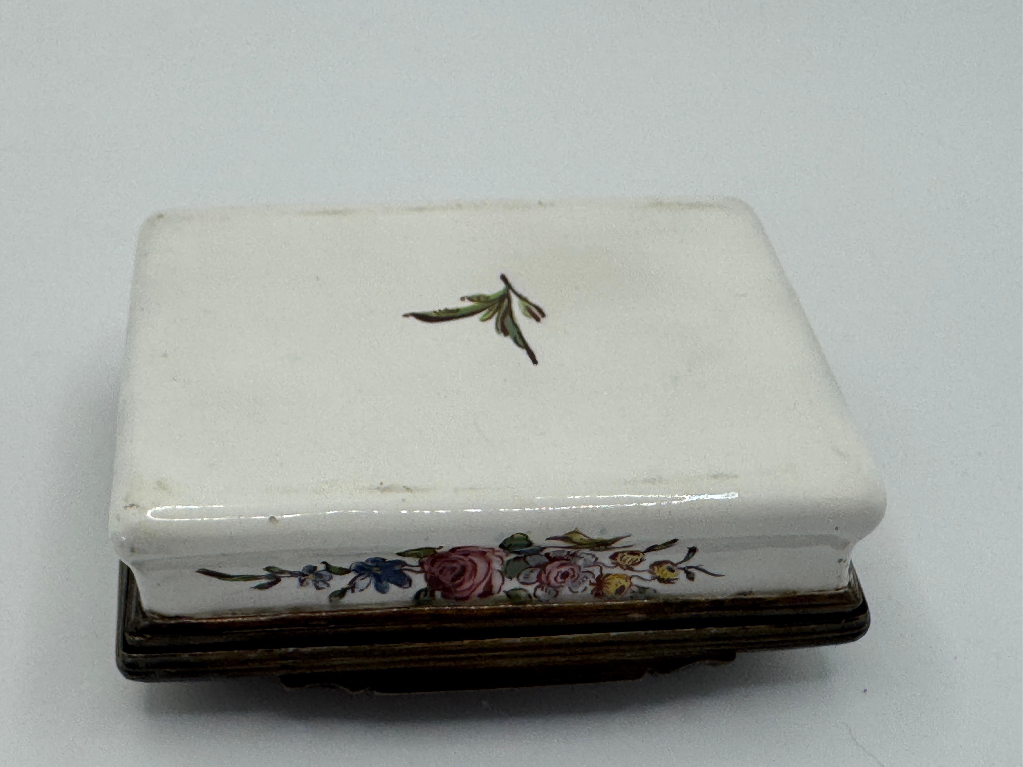 18th Century Bilston Enamel Rectangular Patch / Snuff Box Circa 1780 For Sale 2