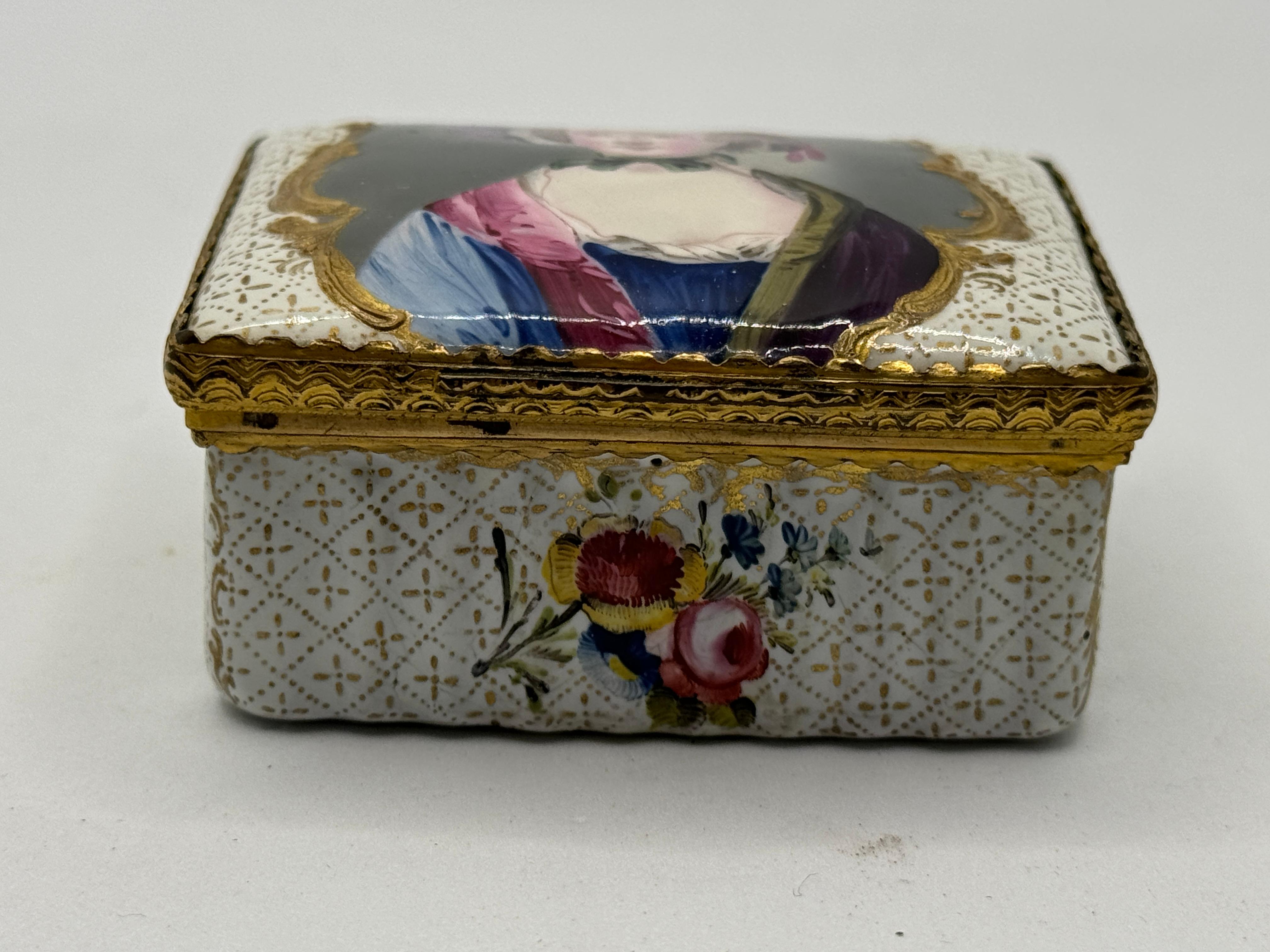 Rococo 18th Century Bilston Enamel Rectangular Patch / Snuff Box Circa 1780 For Sale