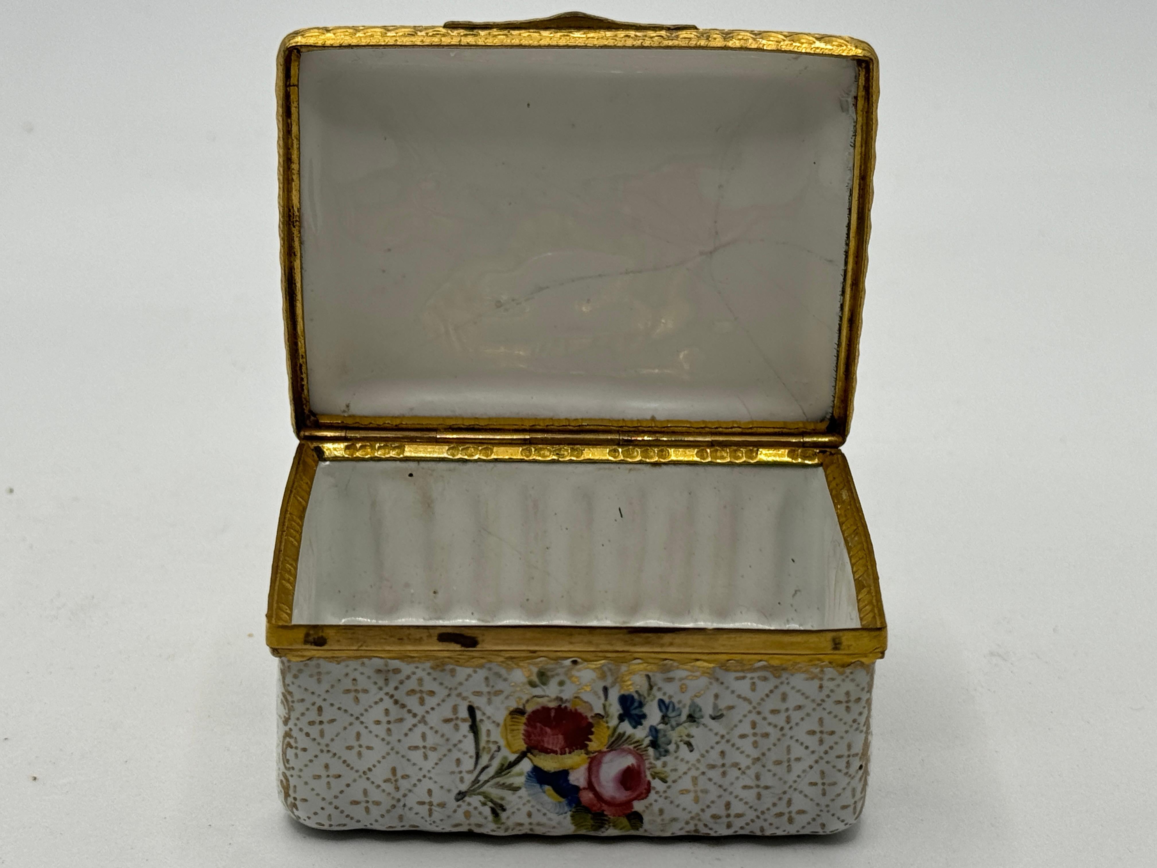 18th Century and Earlier 18th Century Bilston Enamel Rectangular Patch / Snuff Box Circa 1780 For Sale