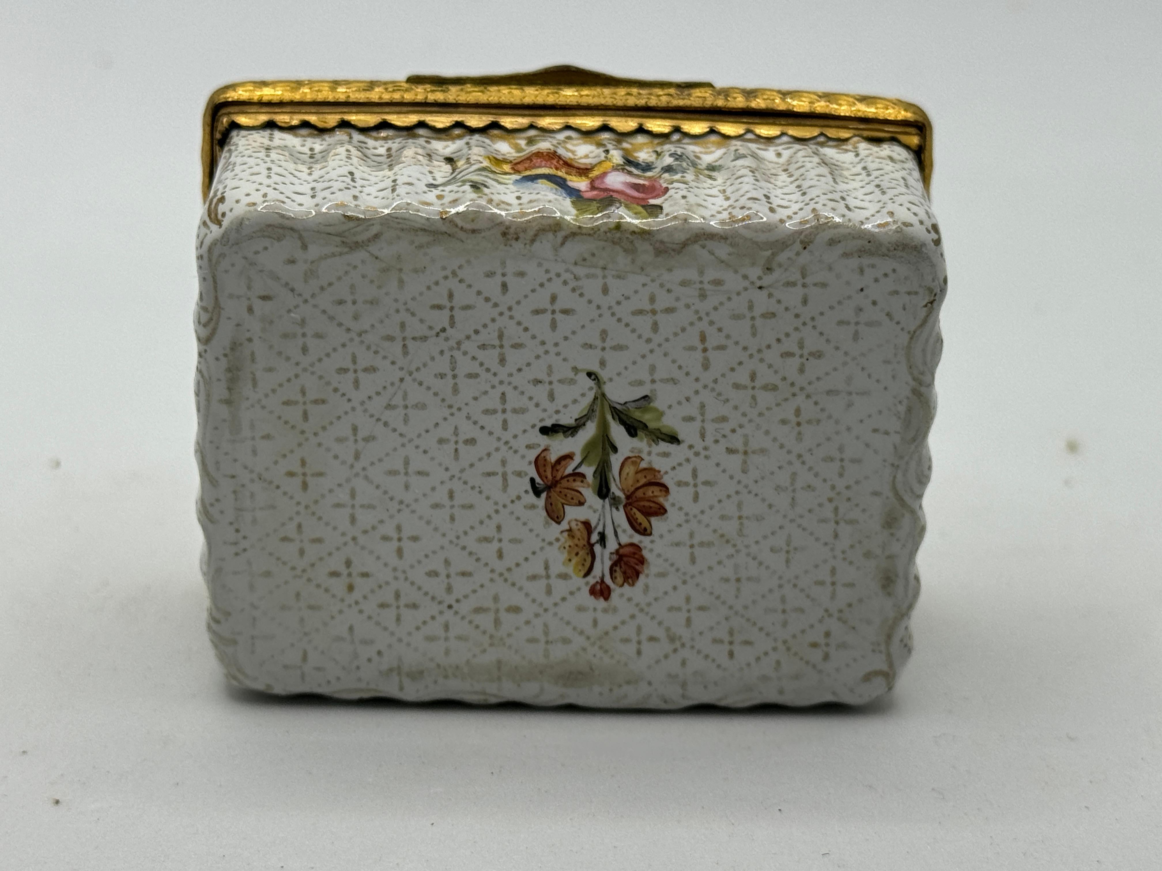 18th Century Bilston Enamel Rectangular Patch / Snuff Box Circa 1780 For Sale 1