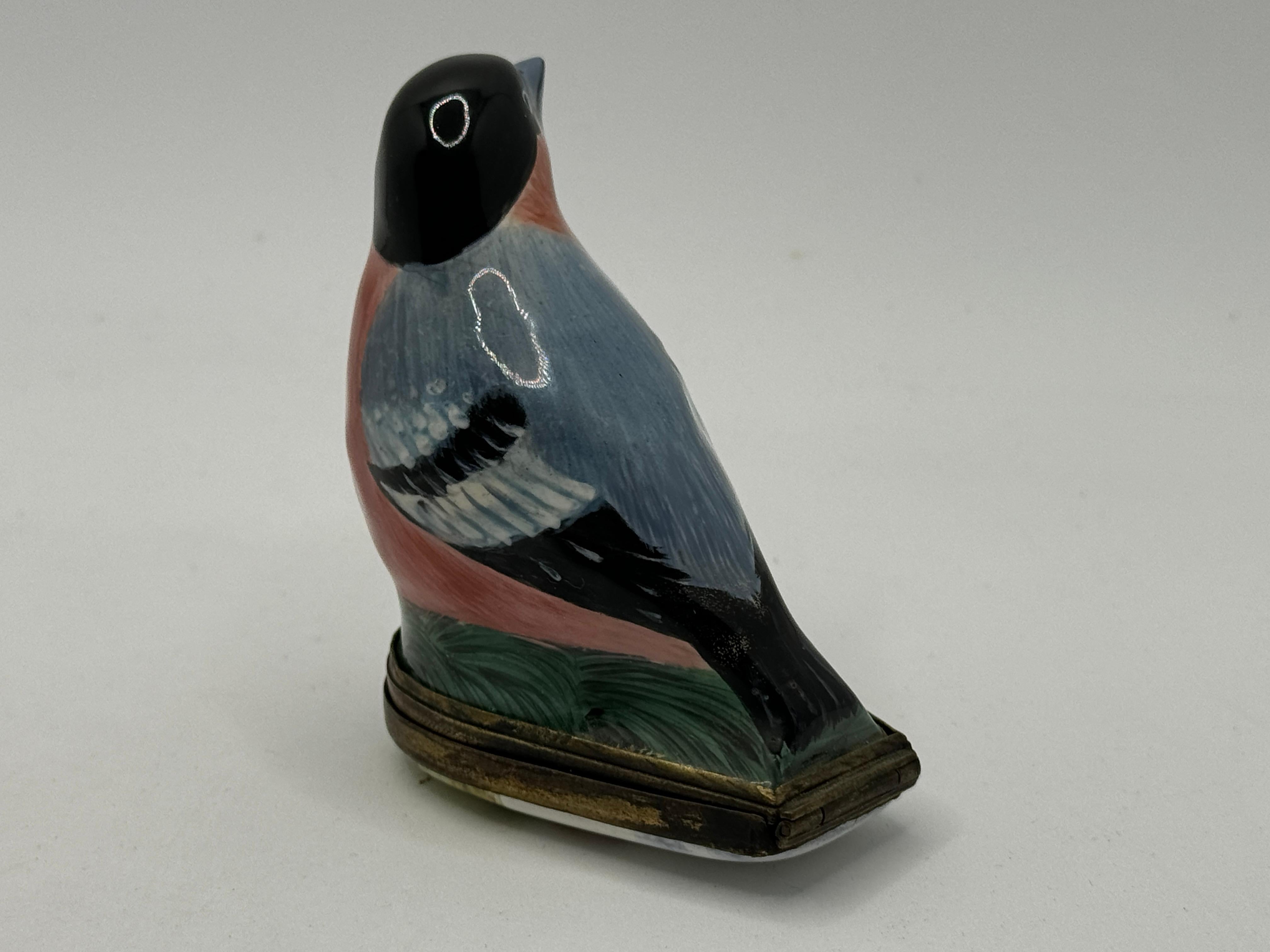 Mid-18th Century 18th Century Bilston English Enamel Bird Bonbonniere / Patch Box