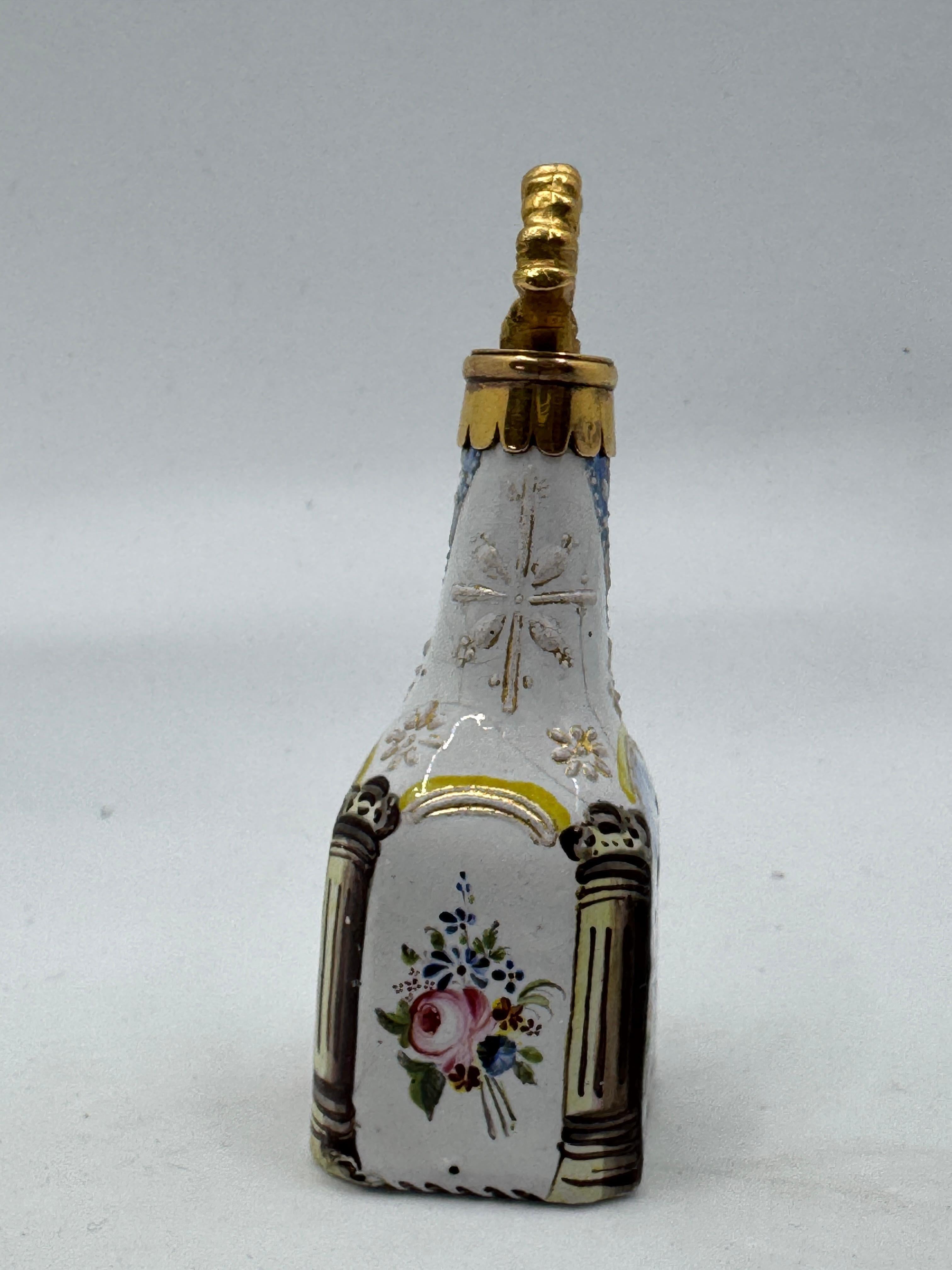 Georgian 18th Century Bilston English Enamel Scent Flask, circa 1760 For Sale