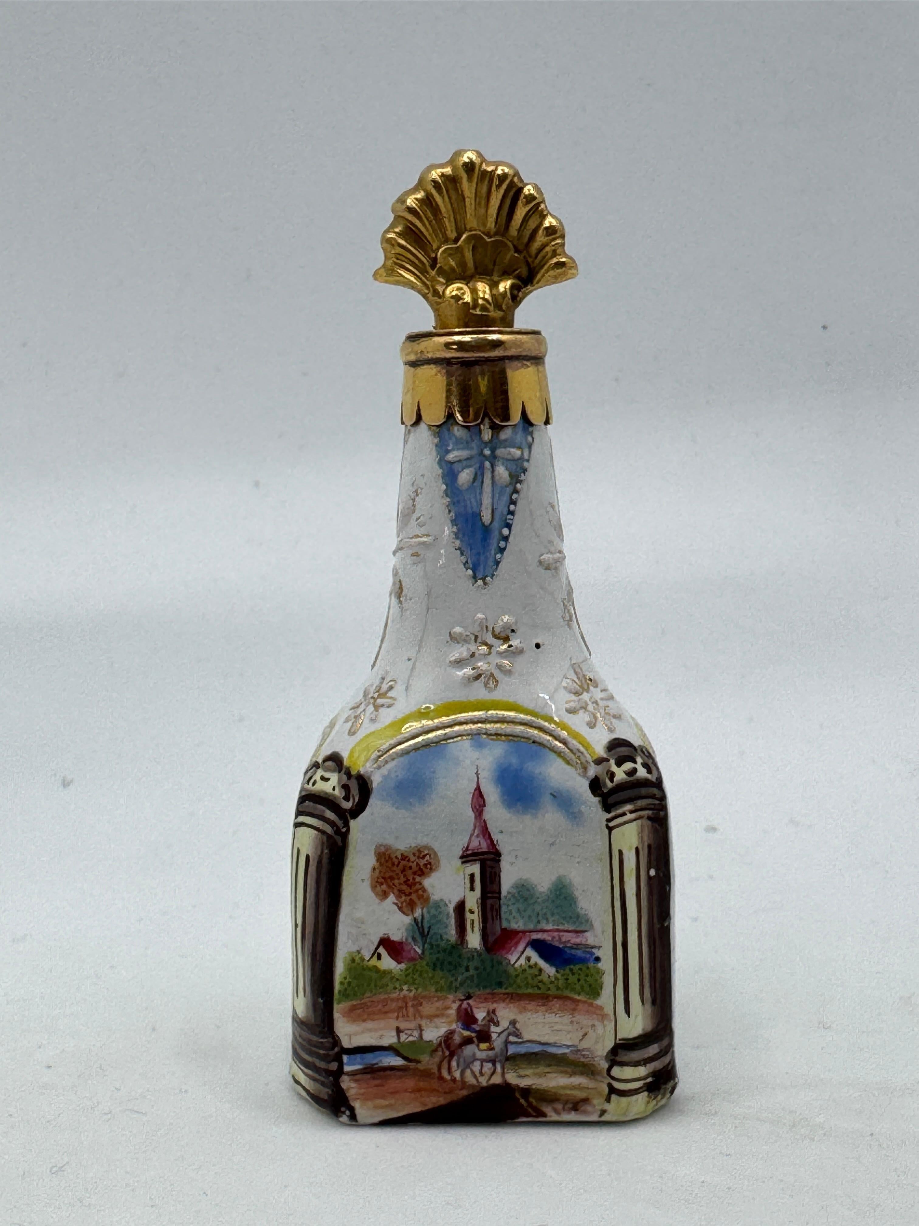18th Century Bilston English Enamel Scent Flask, circa 1760 In Good Condition For Sale In Basildon, GB