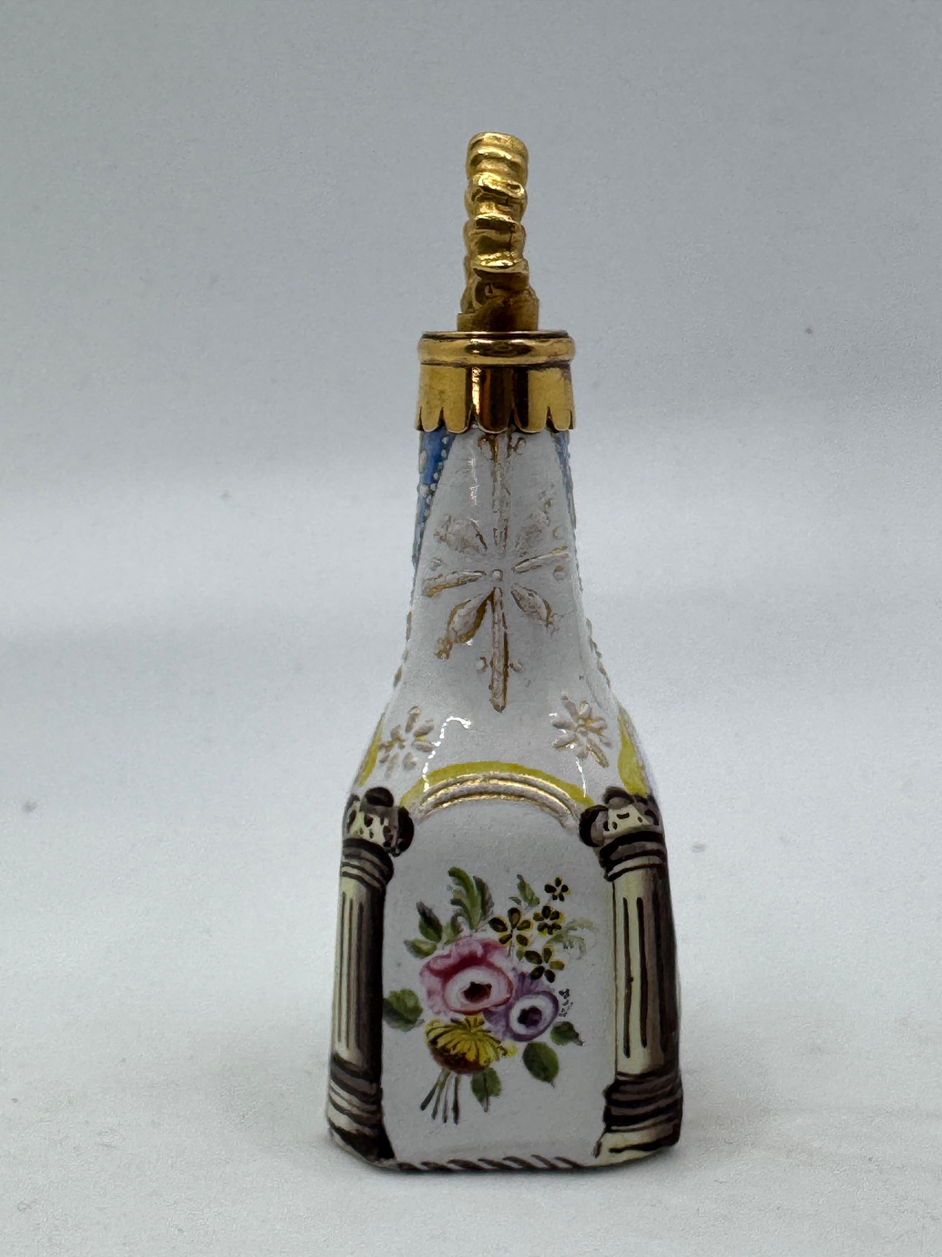 18th Century Bilston English Enamel Scent Flask, circa 1760 For Sale 1