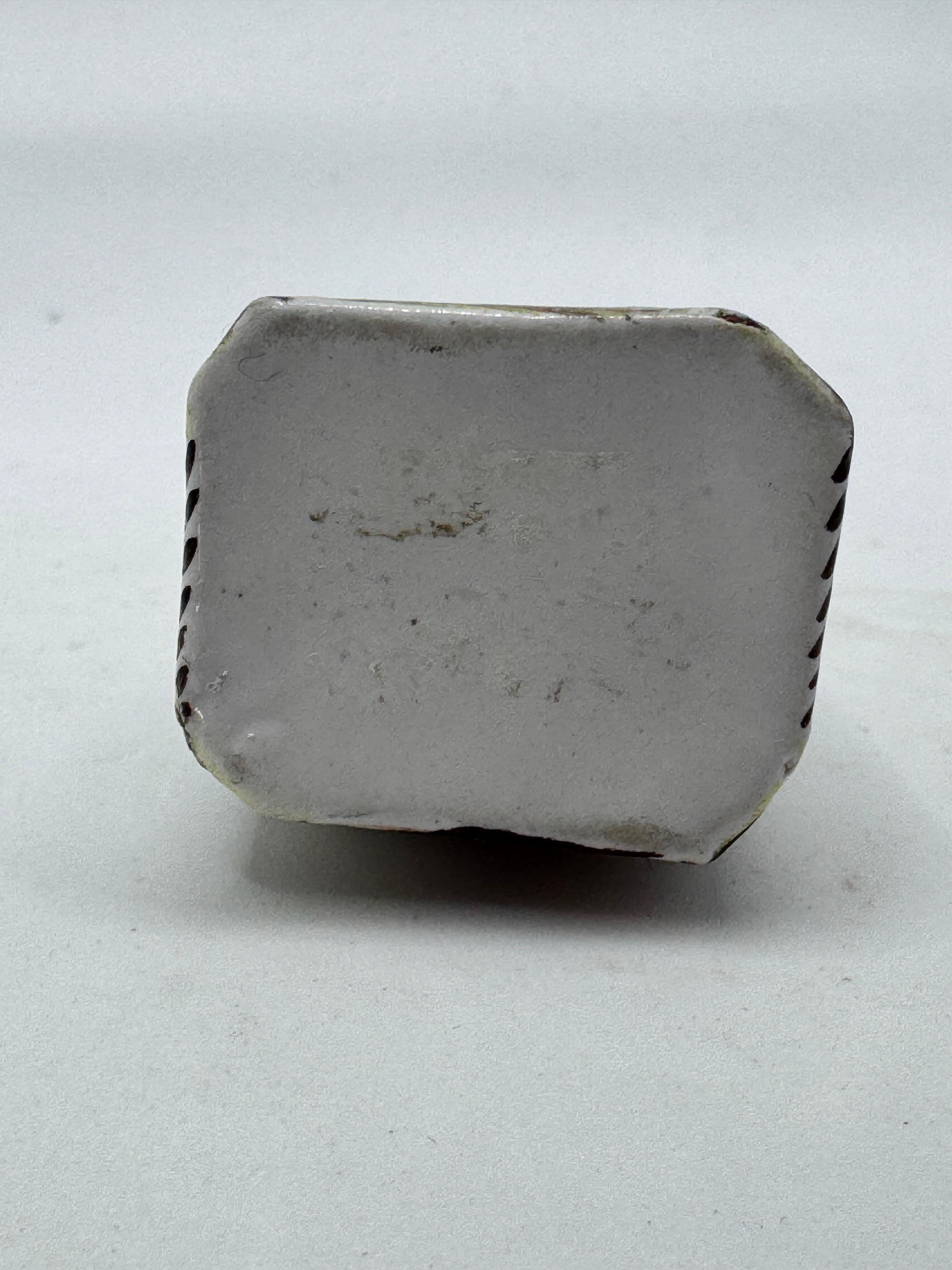 18th Century Bilston English Enamel Scent Flask, circa 1760 For Sale 3