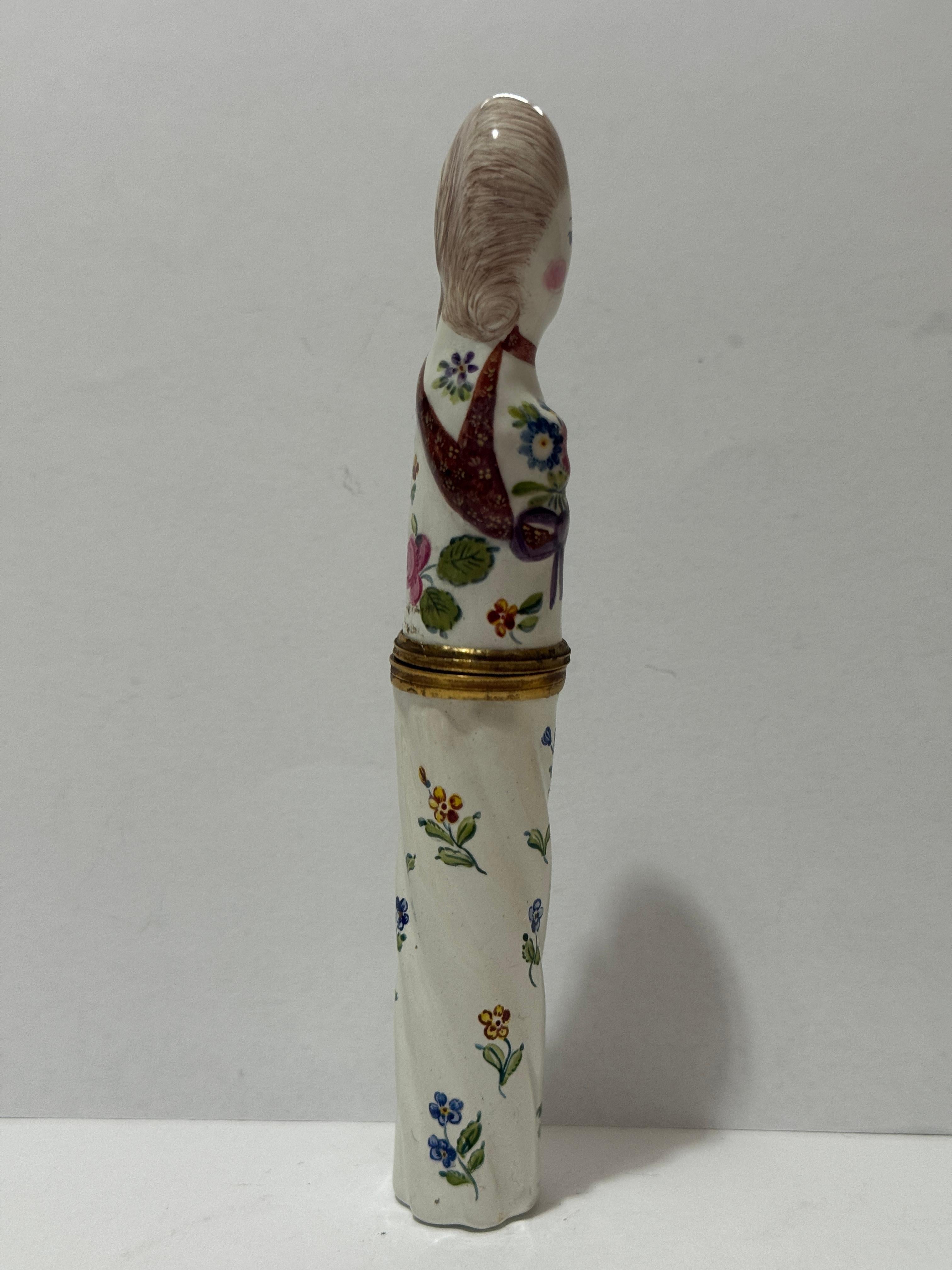 Rococo Étui à bodkin figuratif Bilston du 18e siècle en vente