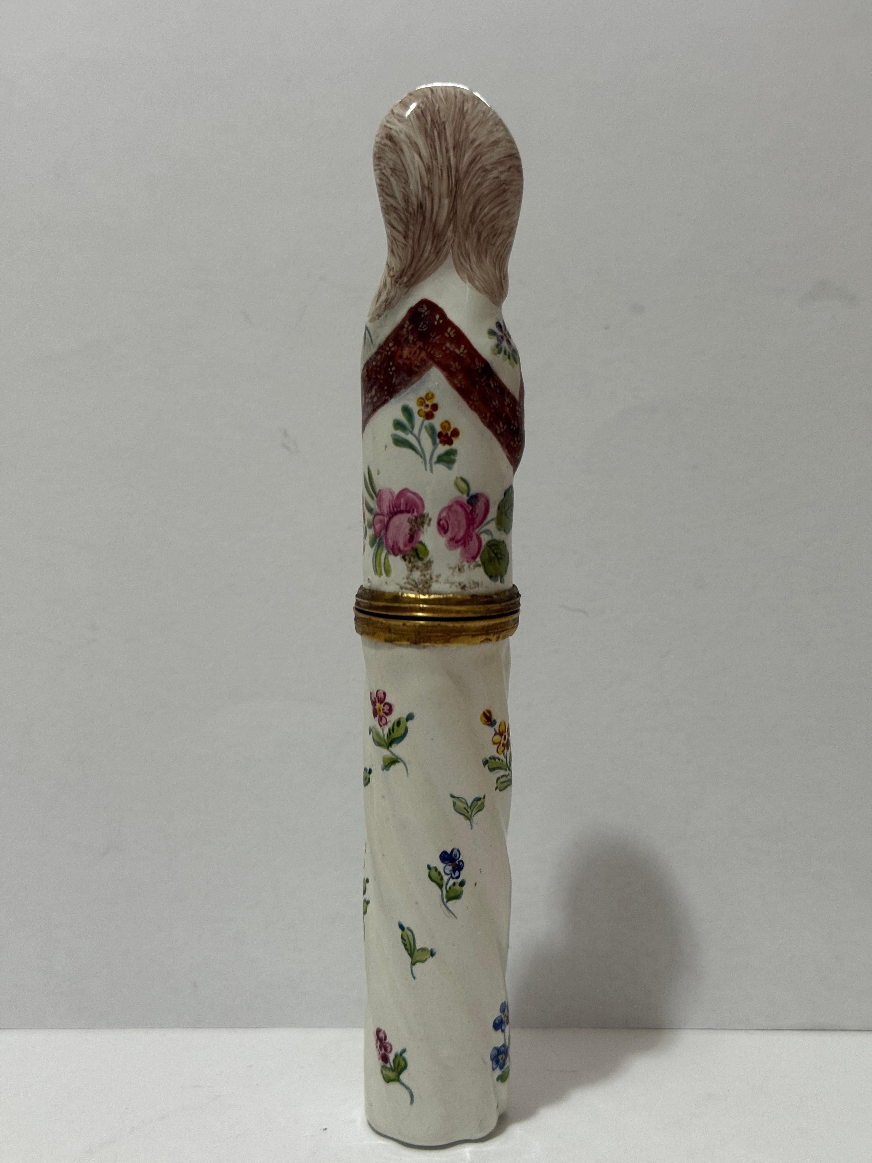 Peint à la main Étui à bodkin figuratif Bilston du 18e siècle en vente