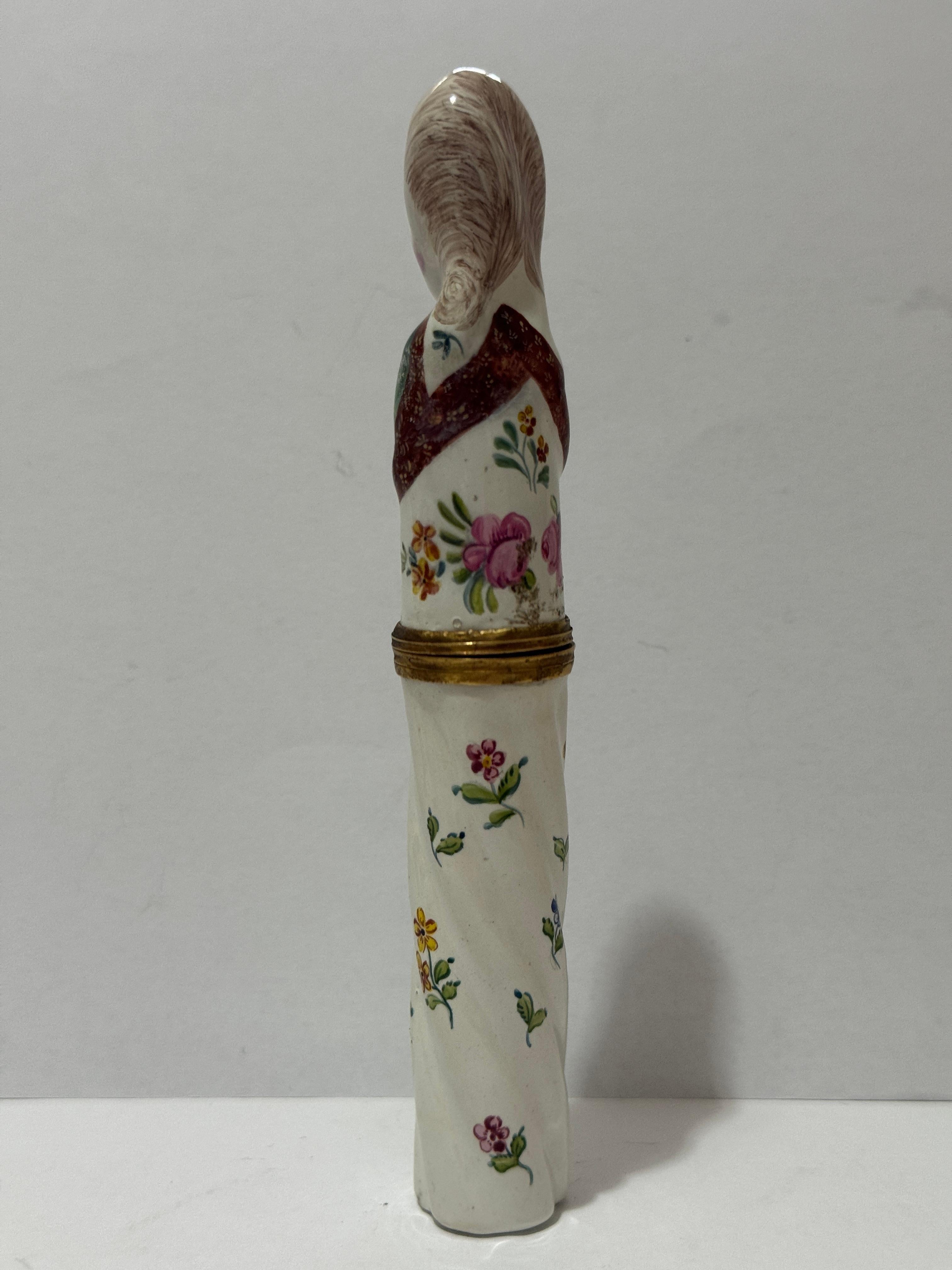 Étui à bodkin figuratif Bilston du 18e siècle État moyen - En vente à Basildon, GB