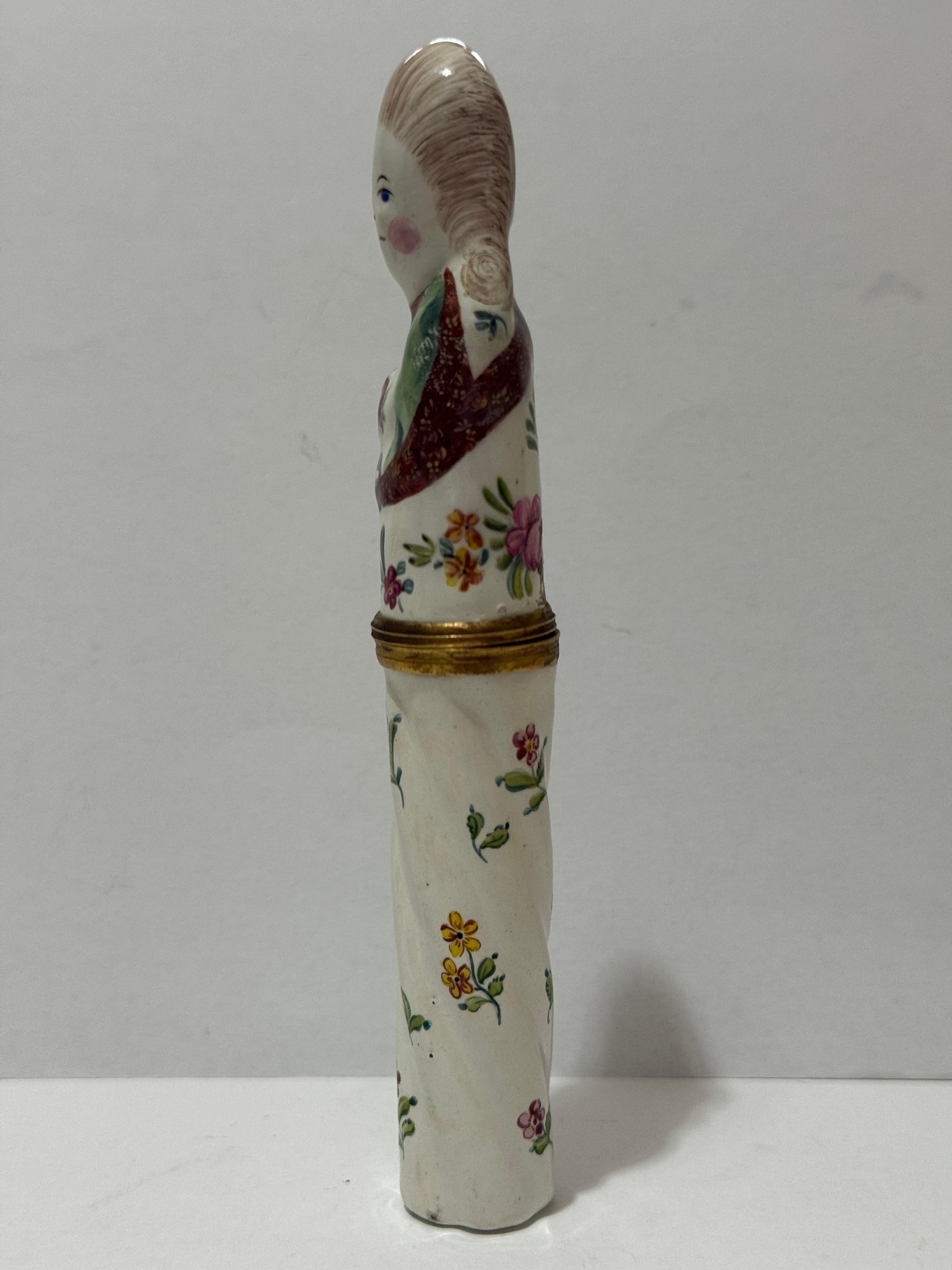 Fin du XVIIIe siècle Étui à bodkin figuratif Bilston du 18e siècle en vente