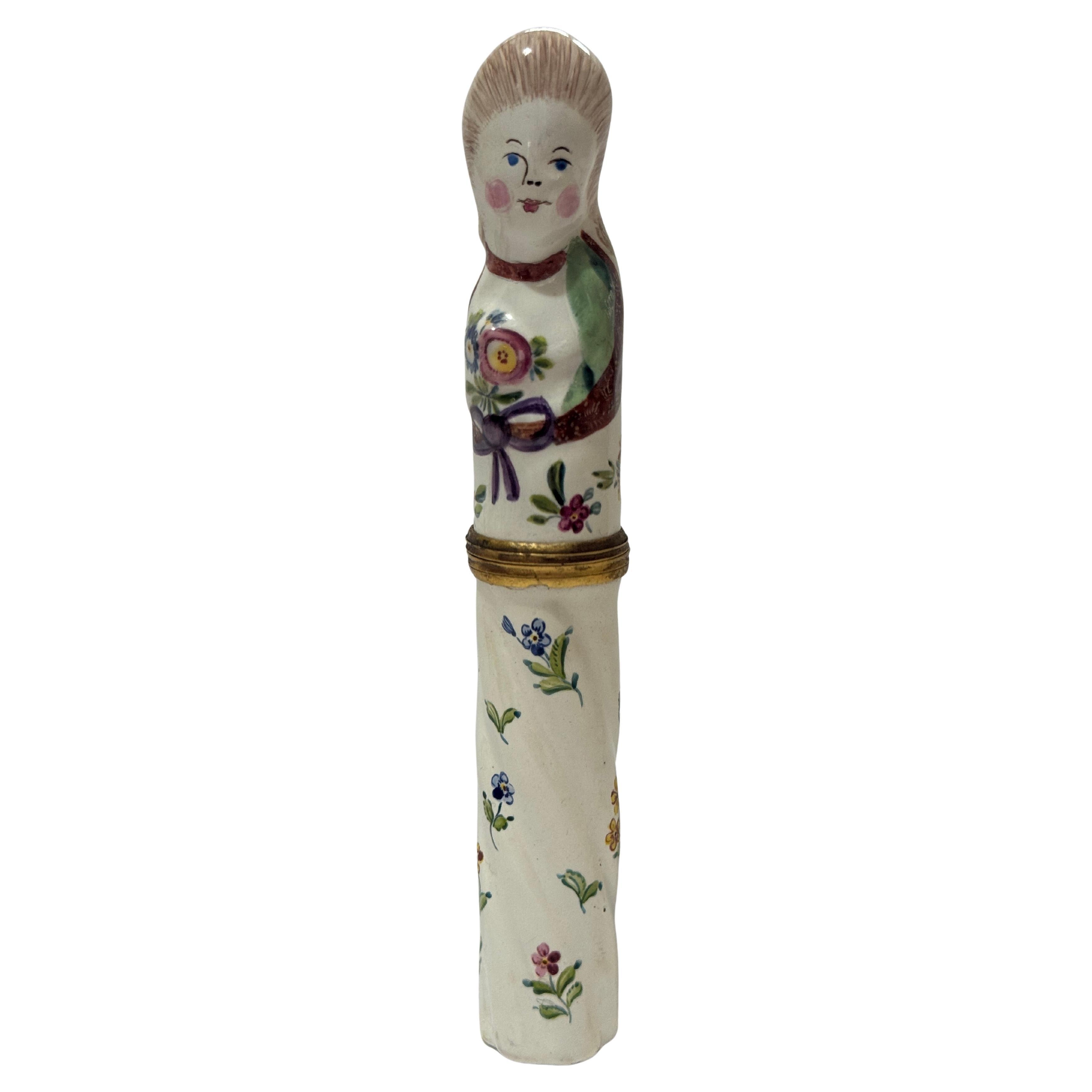 Étui à bodkin figuratif Bilston du 18e siècle en vente