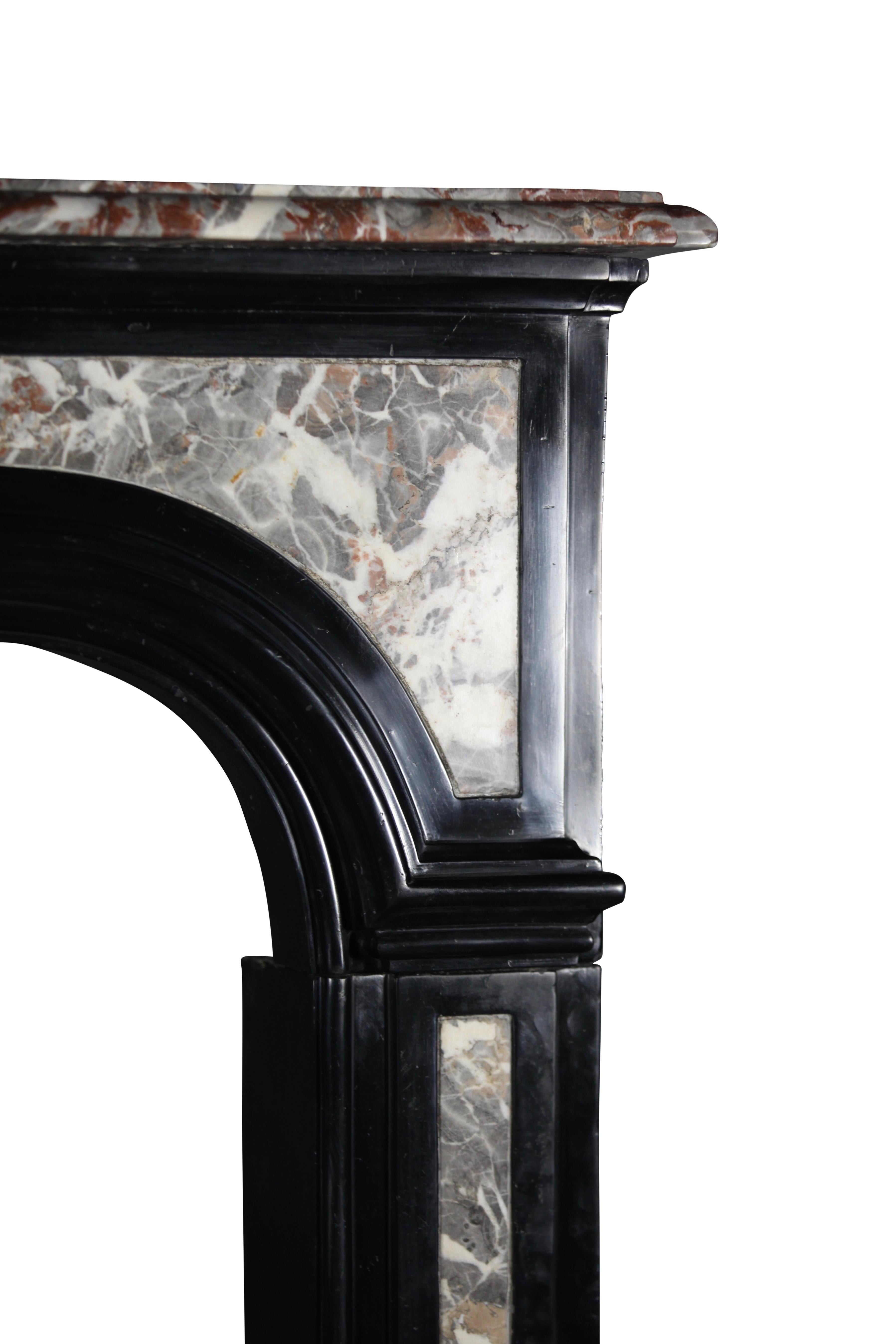Cornice per caminetto in marmo nero belga del 18° secolo, arte e artigianato in vendita 3