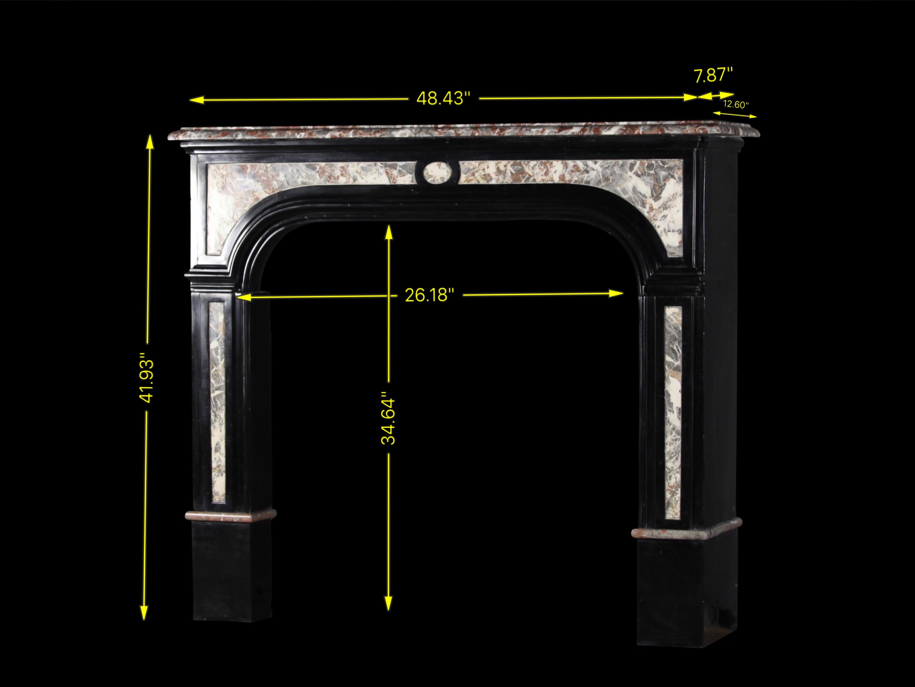 Direttorio Cornice per caminetto in marmo nero belga del 18° secolo, arte e artigianato in vendita