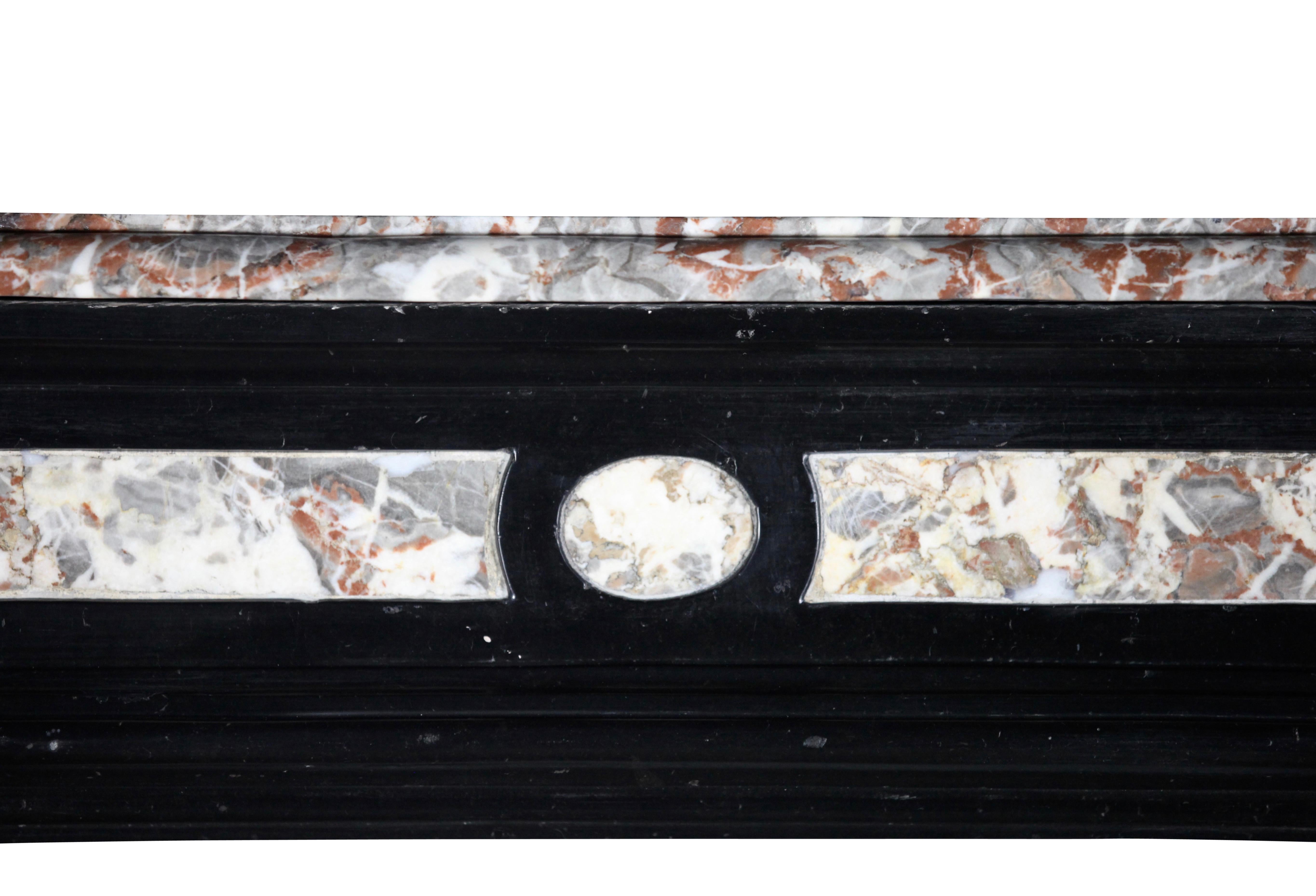 Cornice per caminetto in marmo nero belga del 18° secolo, arte e artigianato In condizioni ottime in vendita a Beervelde, BE