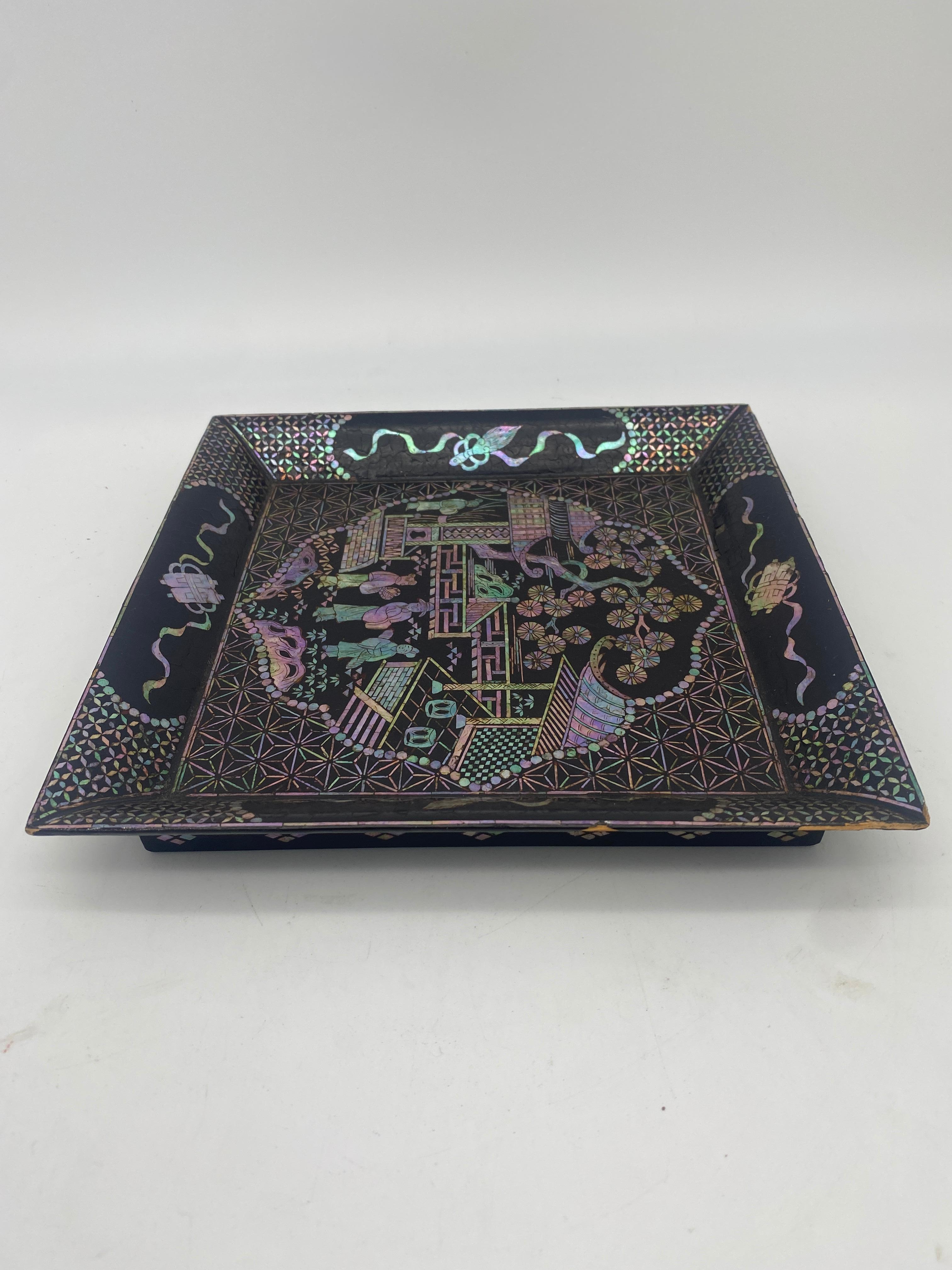 18th Century Black Lacquer Mother of Pearl Inlay Plate For Sale 1