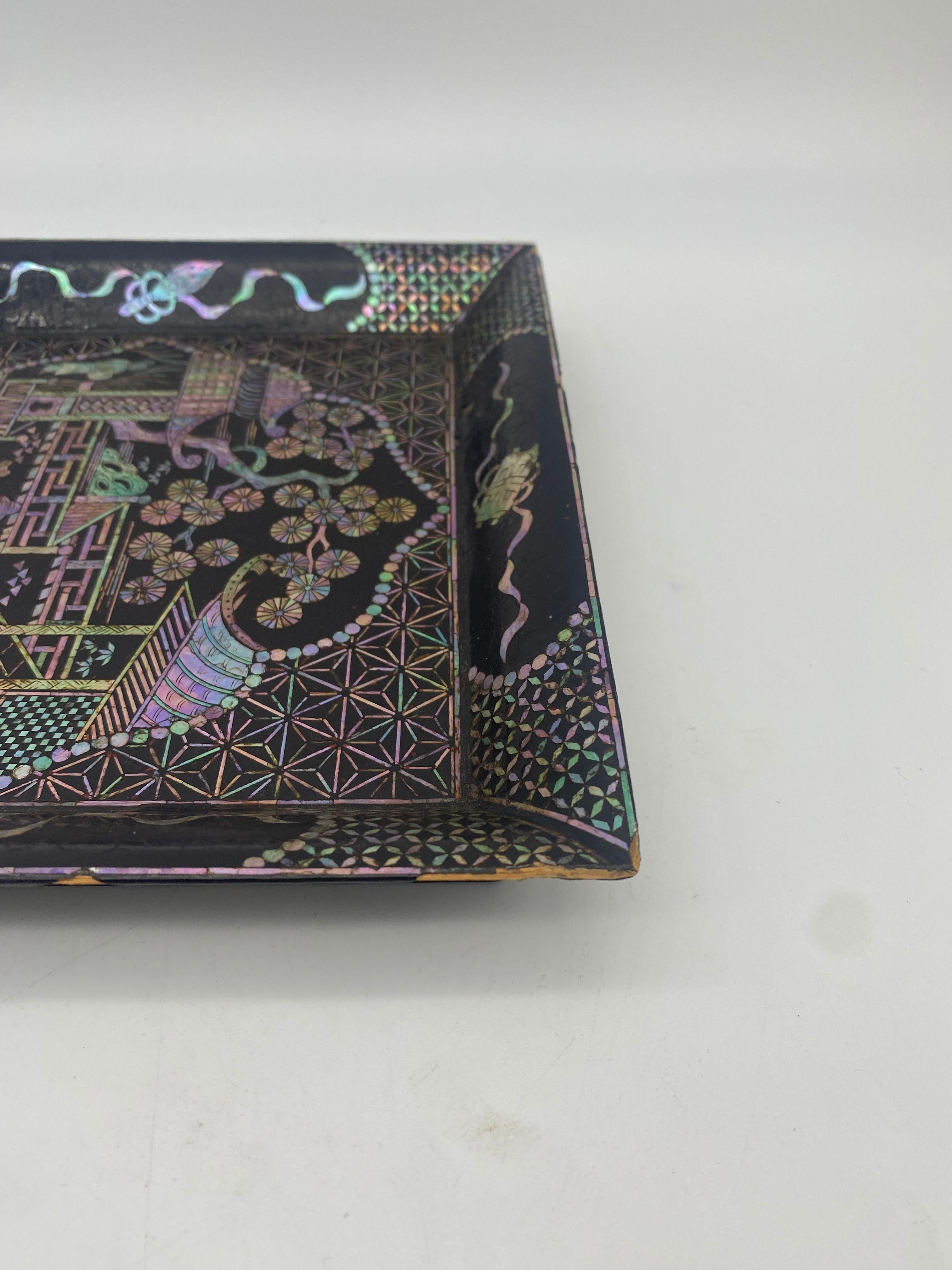 18th Century Black Lacquer Mother of Pearl Inlay Plate For Sale 1