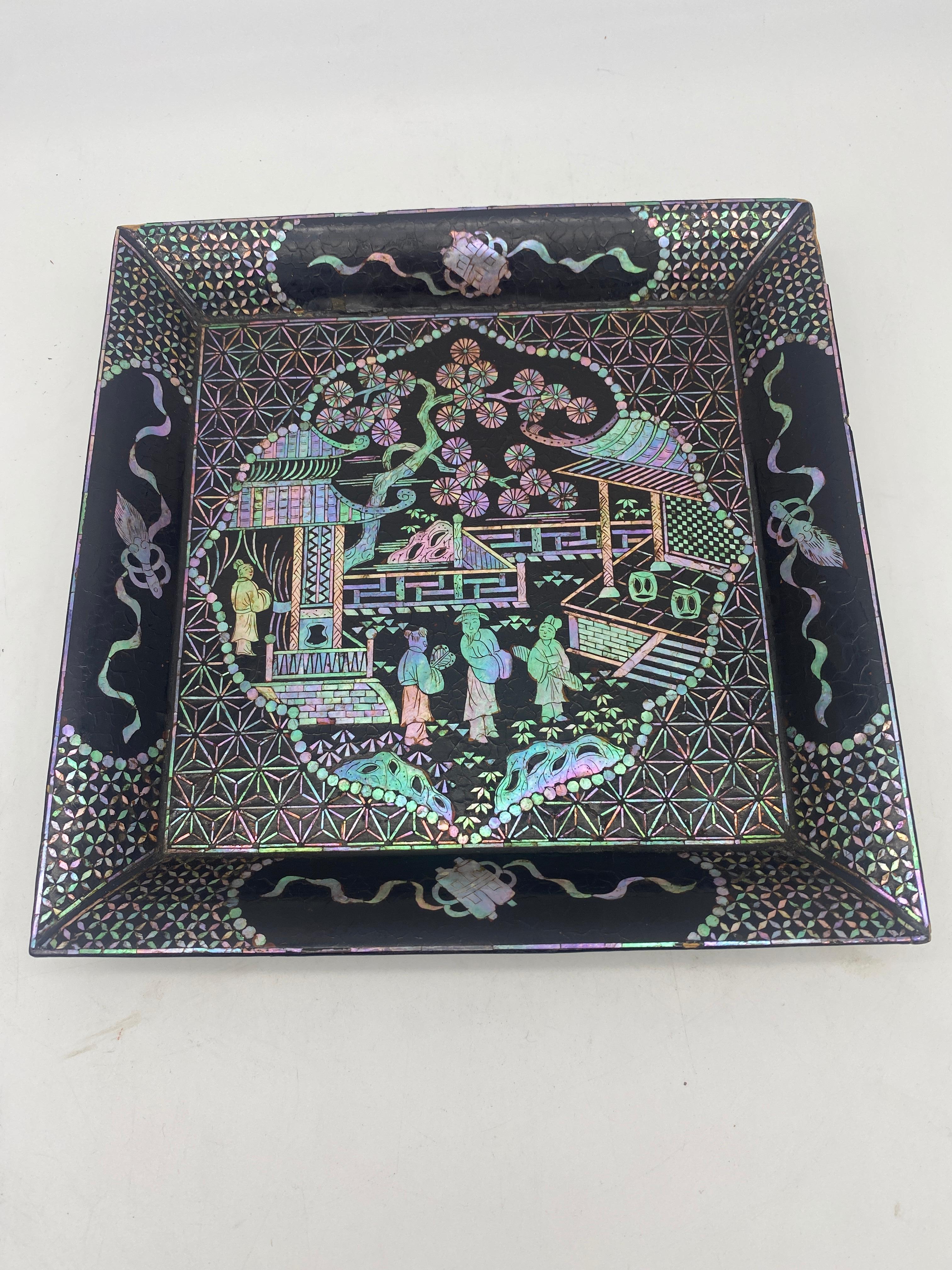 18th Century Black Lacquer Mother of Pearl Inlay Plate For Sale 6