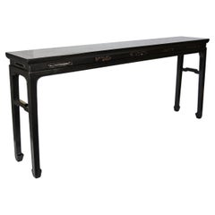 Table en laque noire du 18e siècle