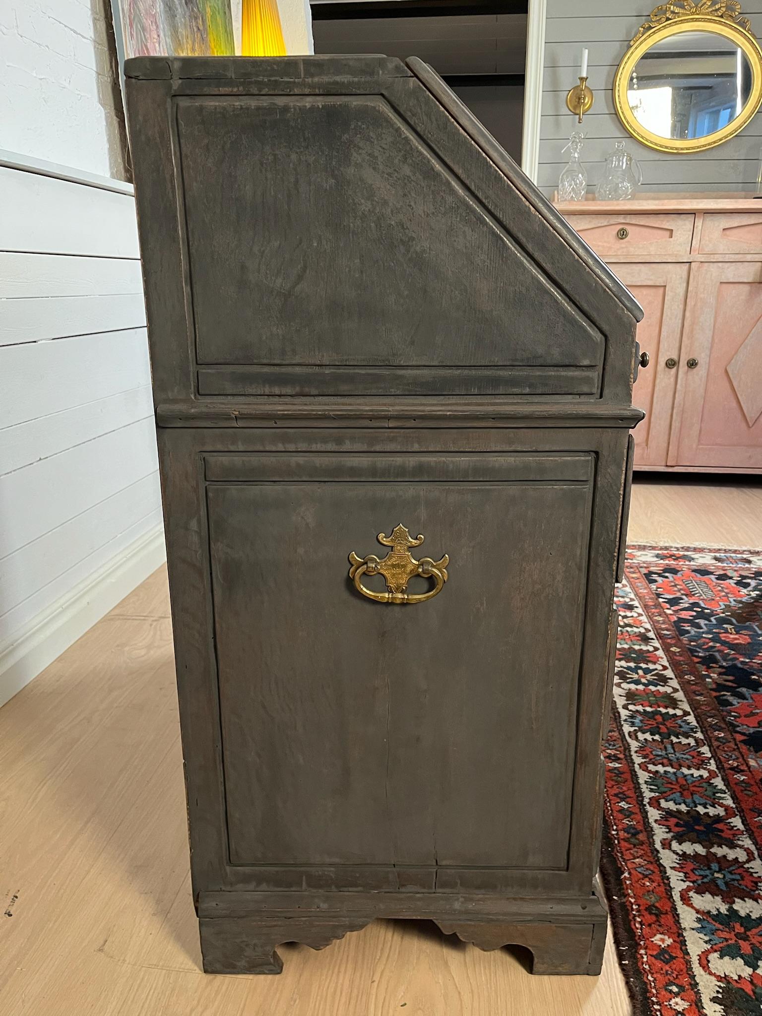 18th Century Black Swedish Oak Bureau - Antique Drop Front Secretary In Good Condition For Sale In Kvidinge, SE
