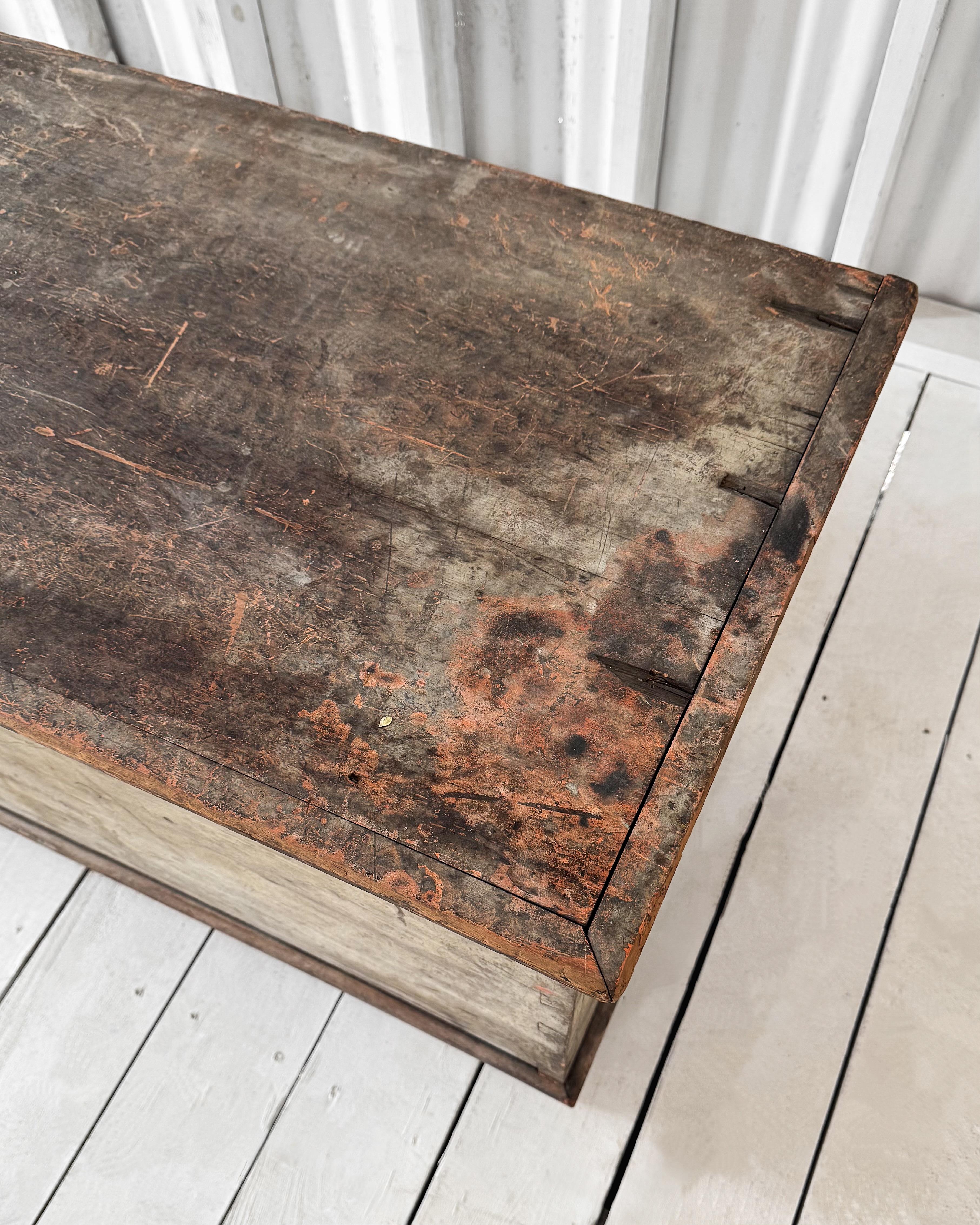 18th Century Blanket Chest with Turned Feet 5