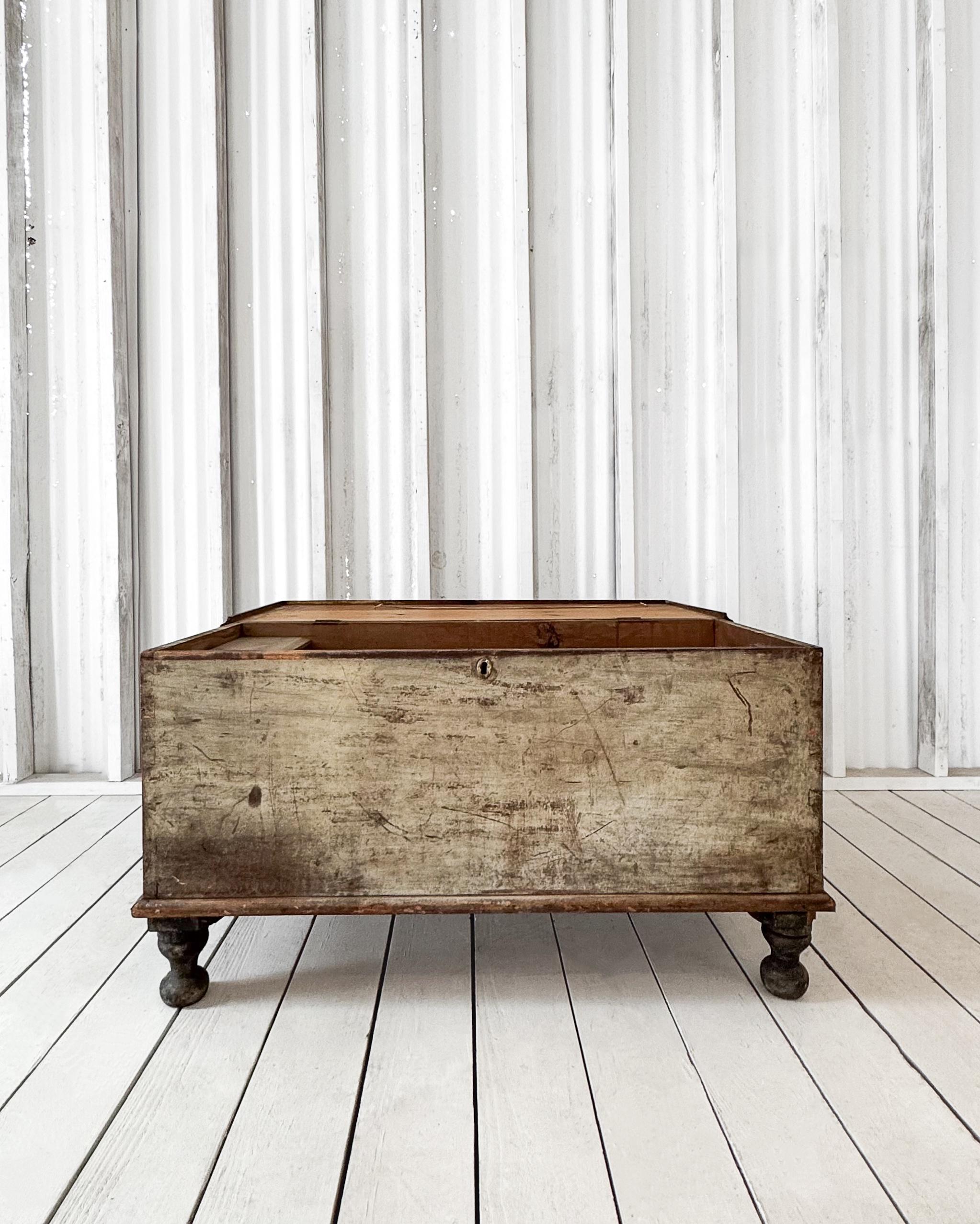 18th Century Blanket Chest with Turned Feet 7