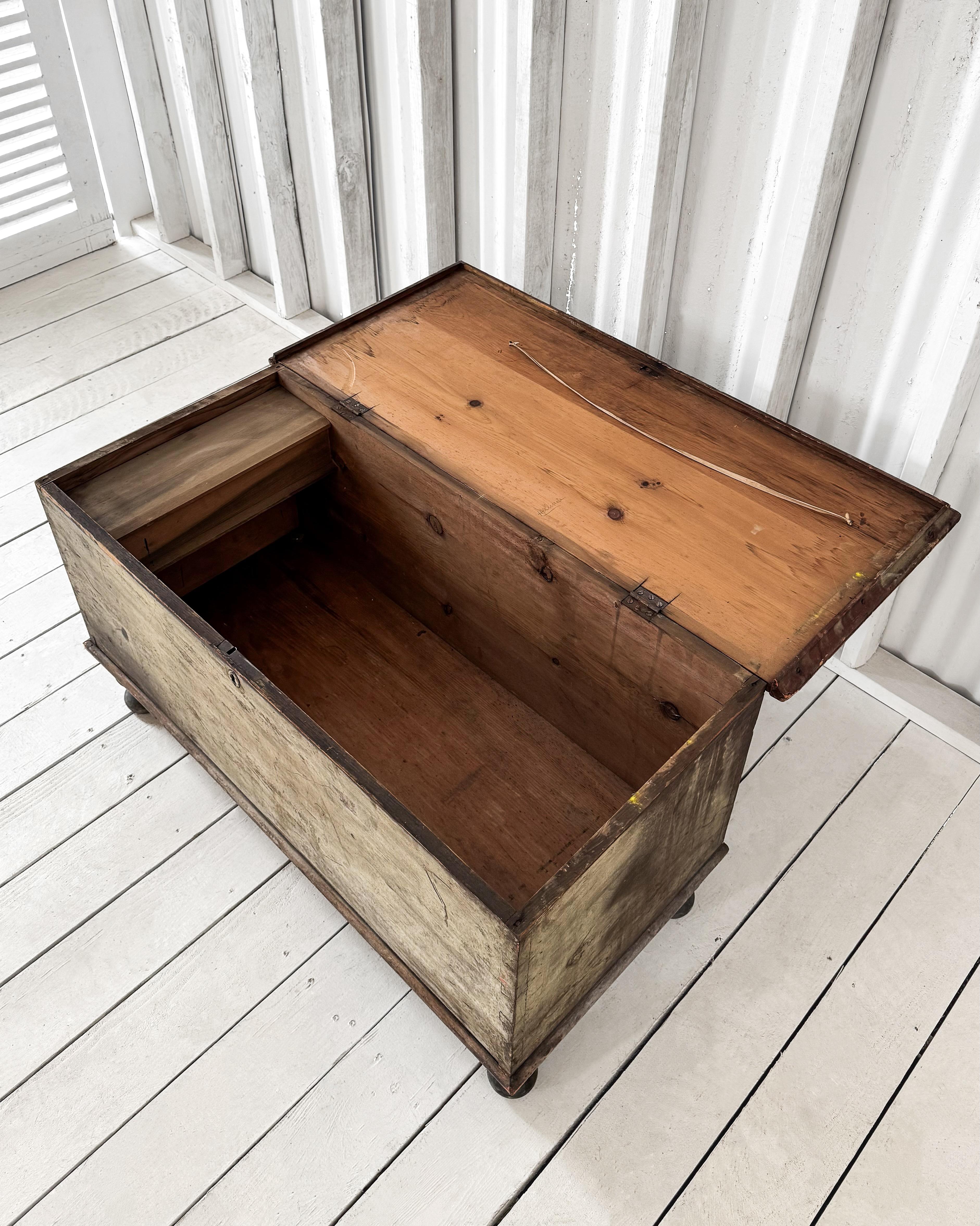 18th Century Blanket Chest with Turned Feet 8