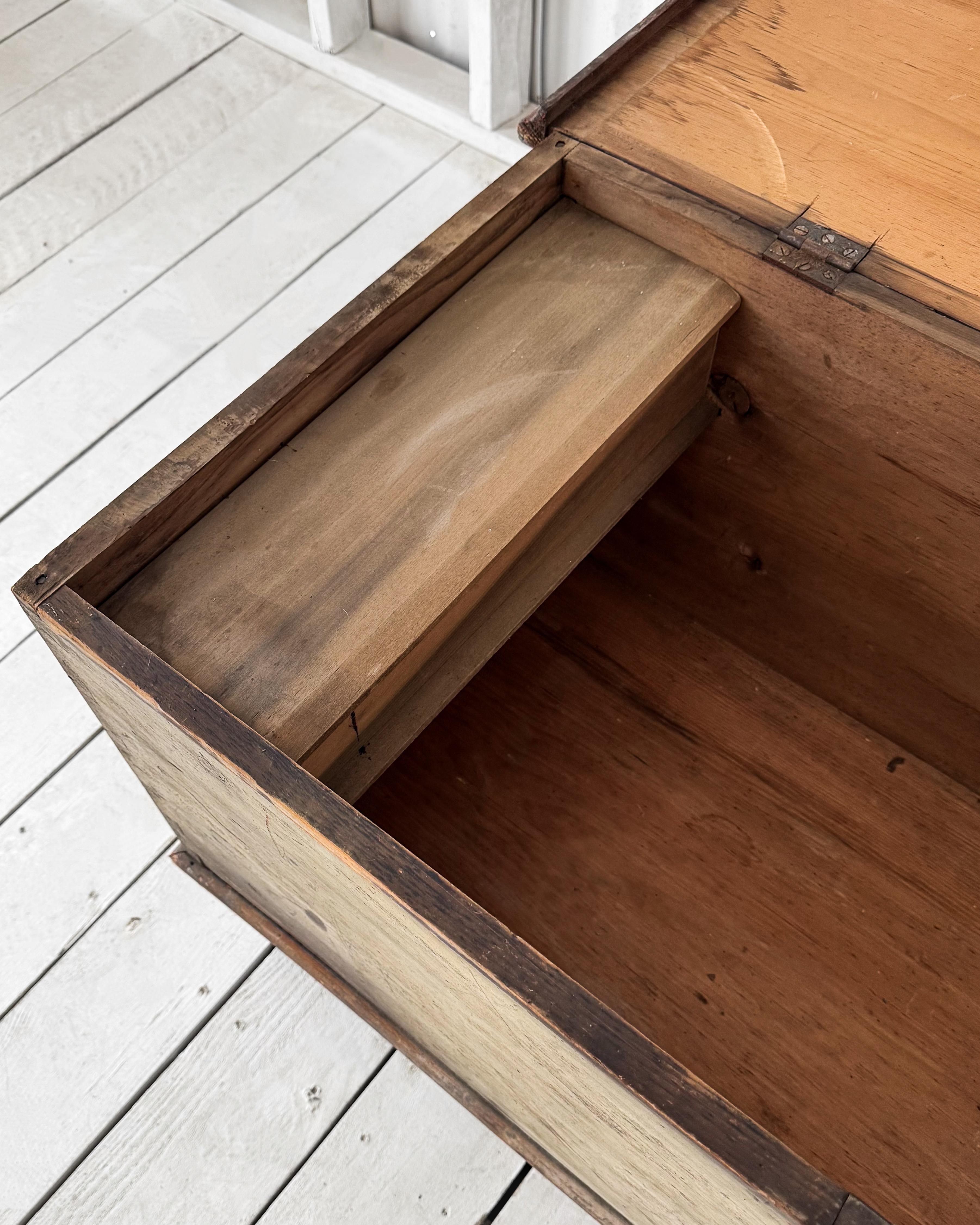 18th Century Blanket Chest with Turned Feet 9