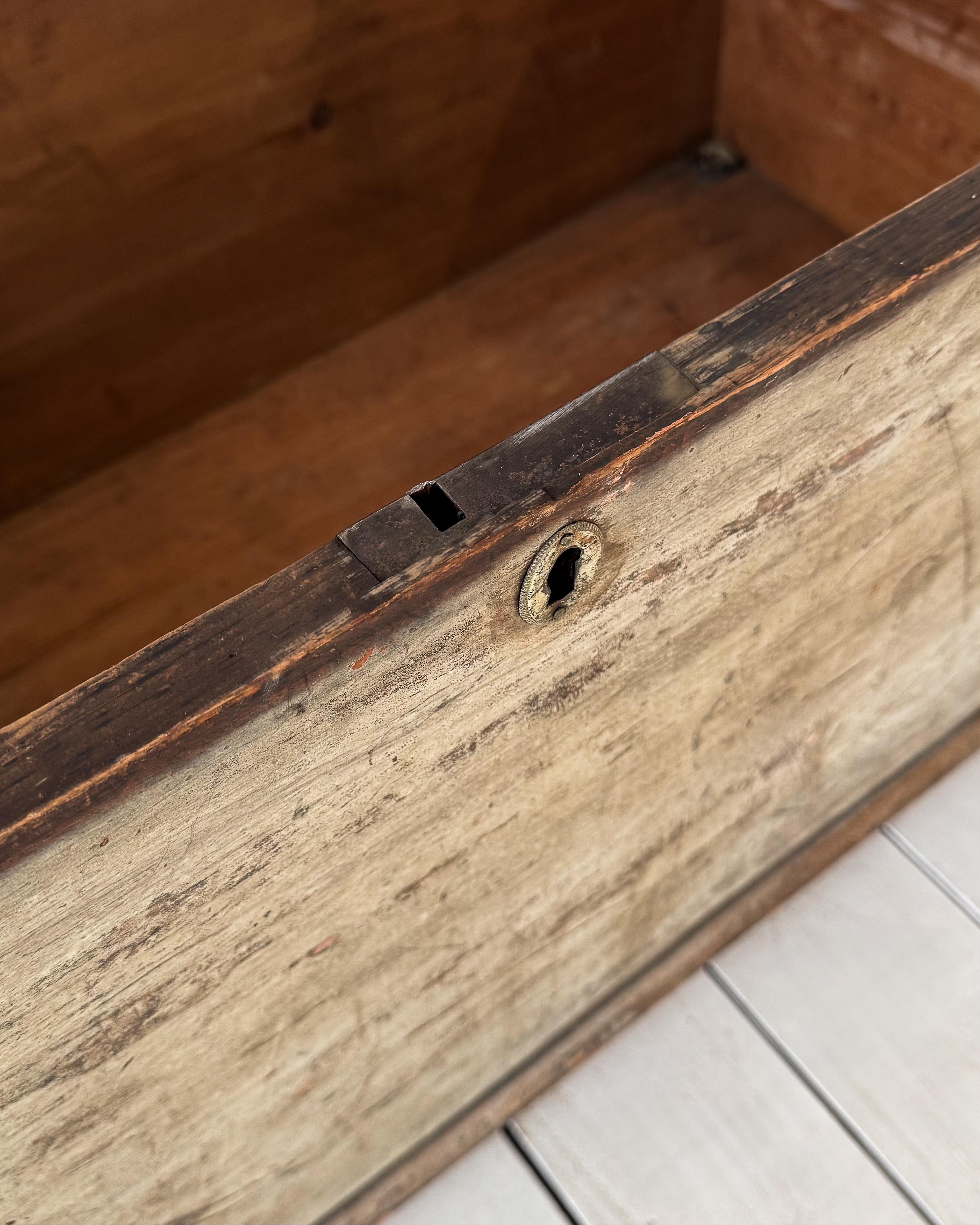 18th Century Blanket Chest with Turned Feet 11