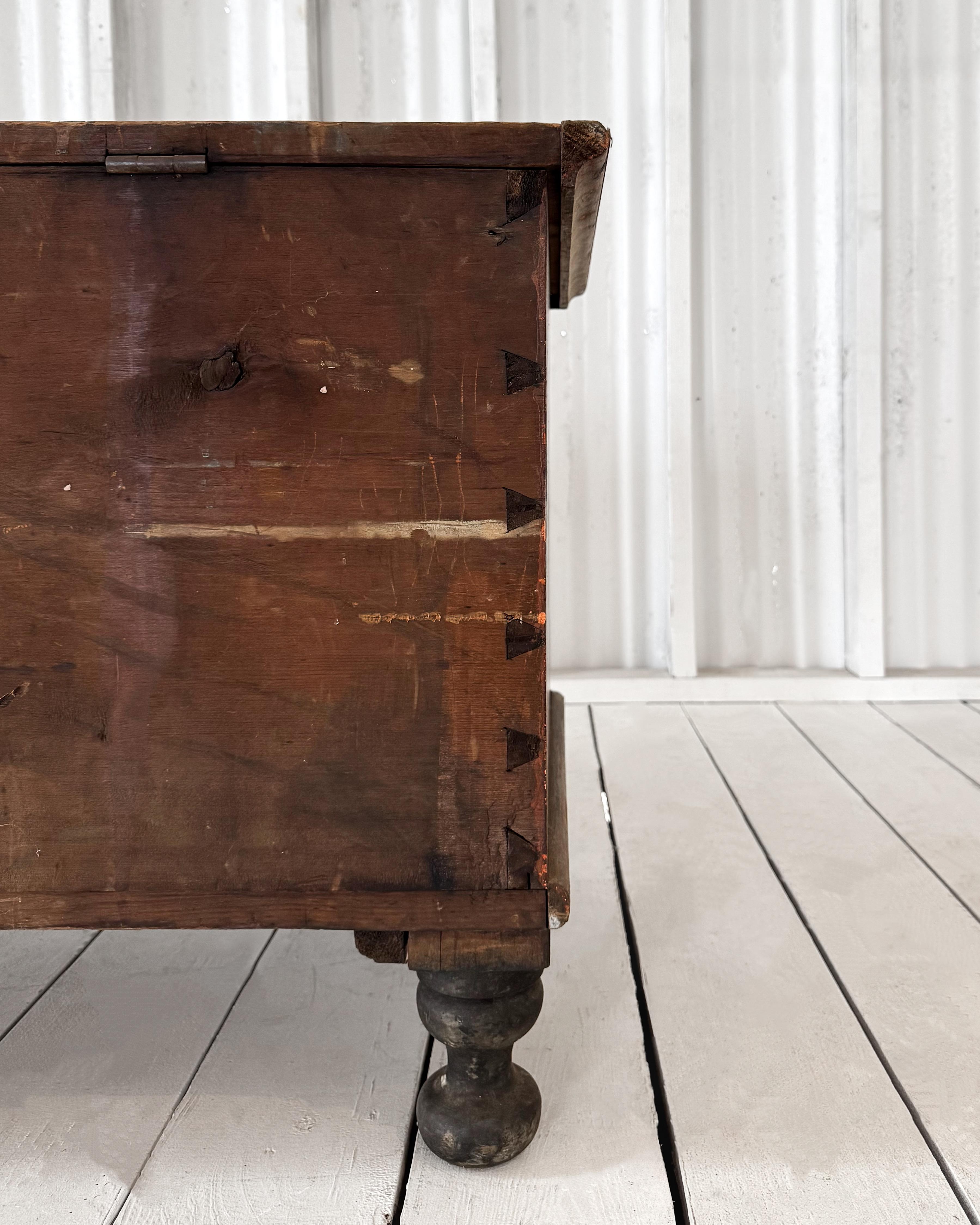 18th Century Blanket Chest with Turned Feet 14