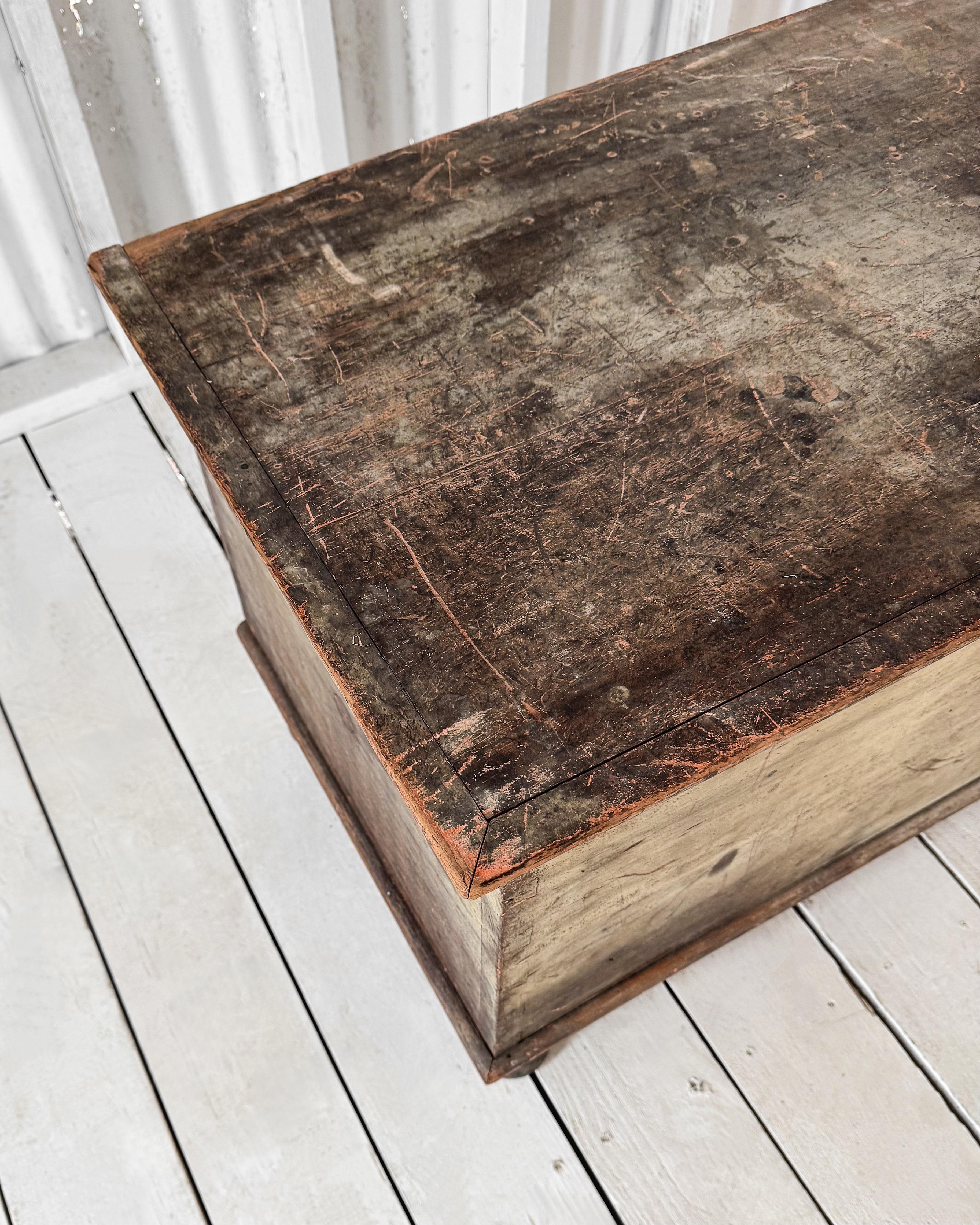 18th Century Blanket Chest with Turned Feet 2