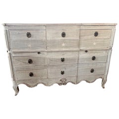 Commode Louis XVI en noyer blanchi du XVIIIe siècle
