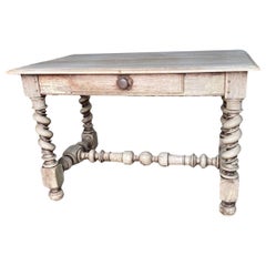Gebleichter Louis XIII-Tisch aus dem 18. Jahrhundert mit gedrechselten Barley-Beinen