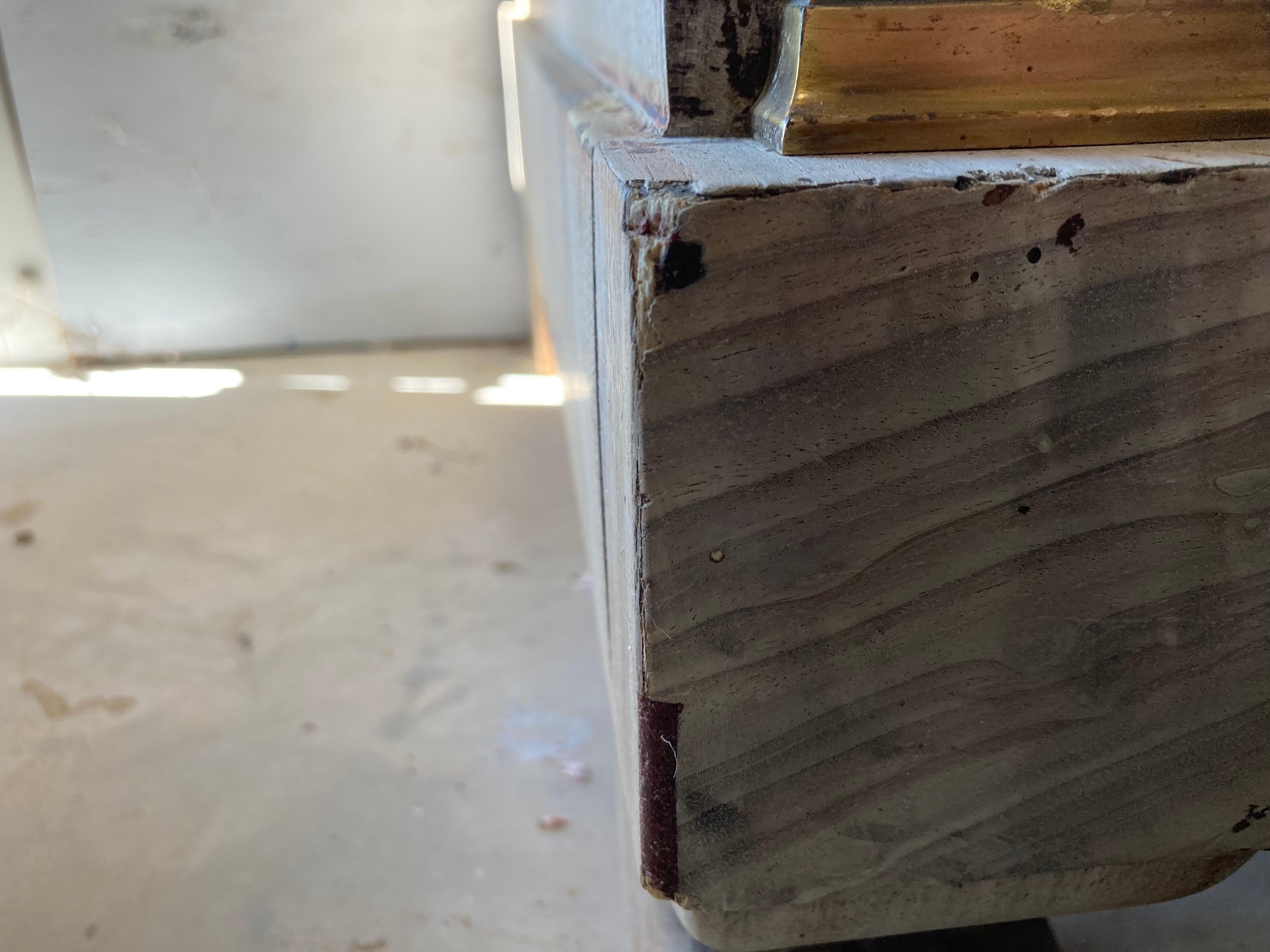 Commode Impero francese in mogano sbiancato del XVIII secolo con piano in marmo nero in vendita 7