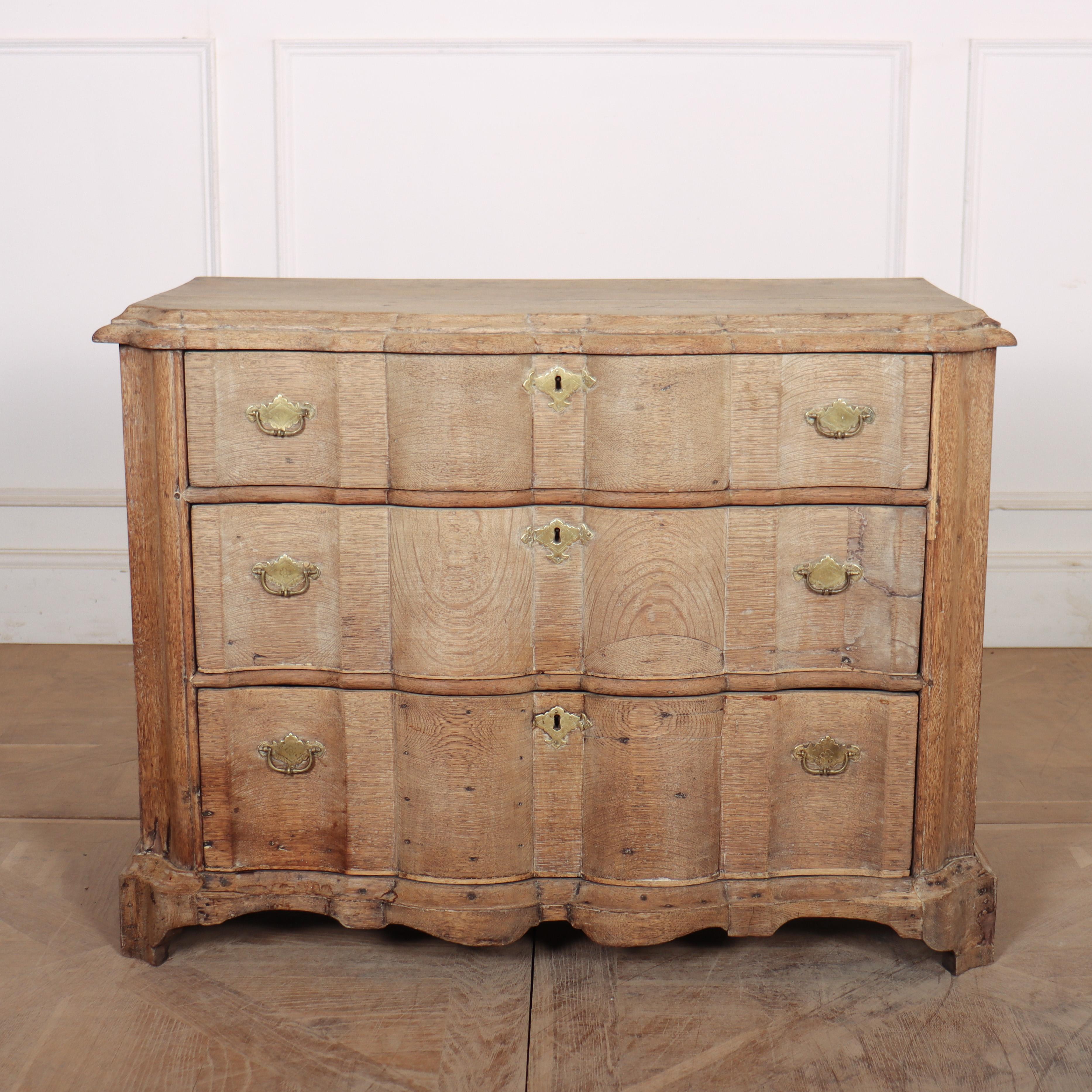 18th century Dutch bleached oak commode with a serpentine front. 1770.

Code: 8554

Dimensions:
W: 38.5