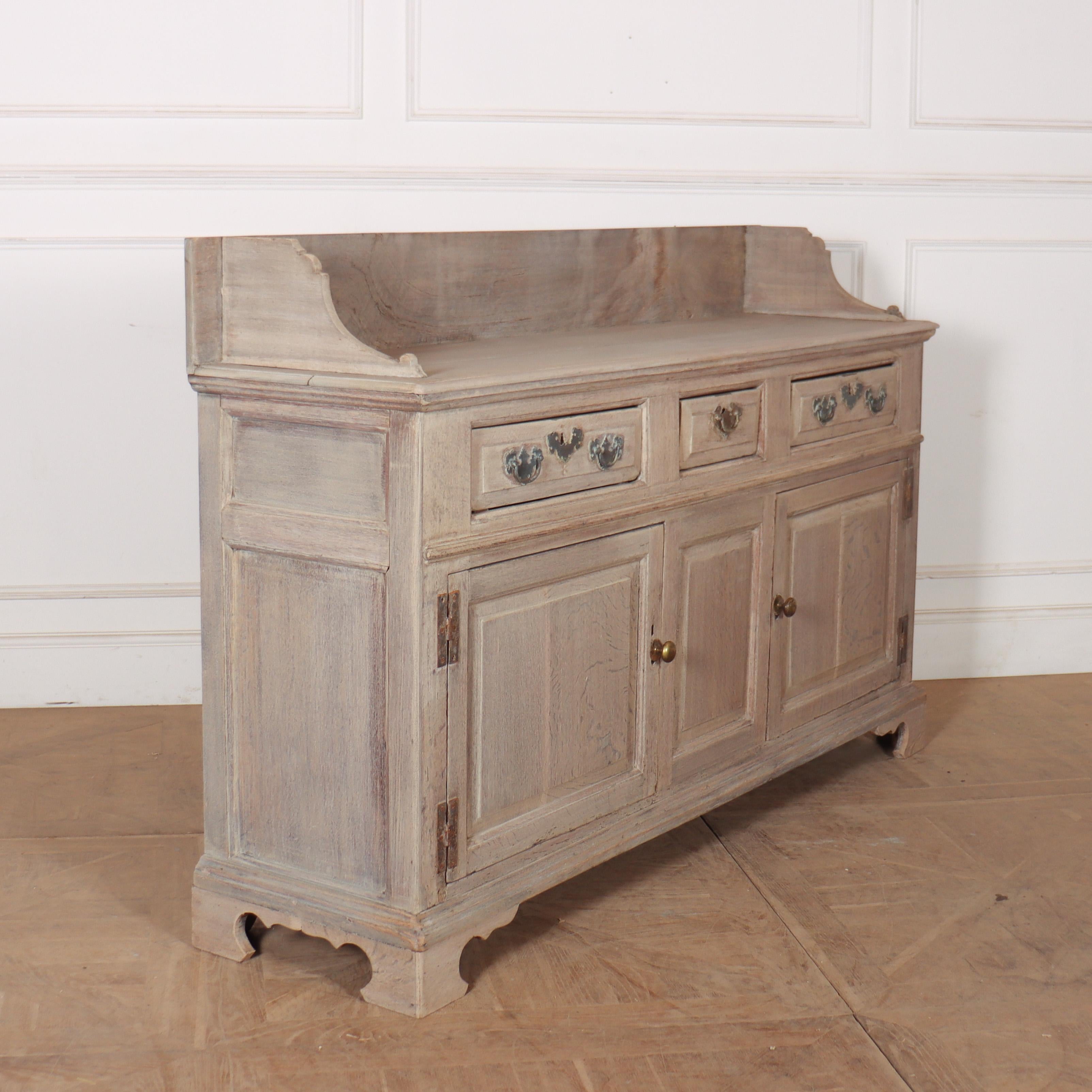 18th Century Bleached Oak Dresser Base In Good Condition For Sale In Leamington Spa, Warwickshire