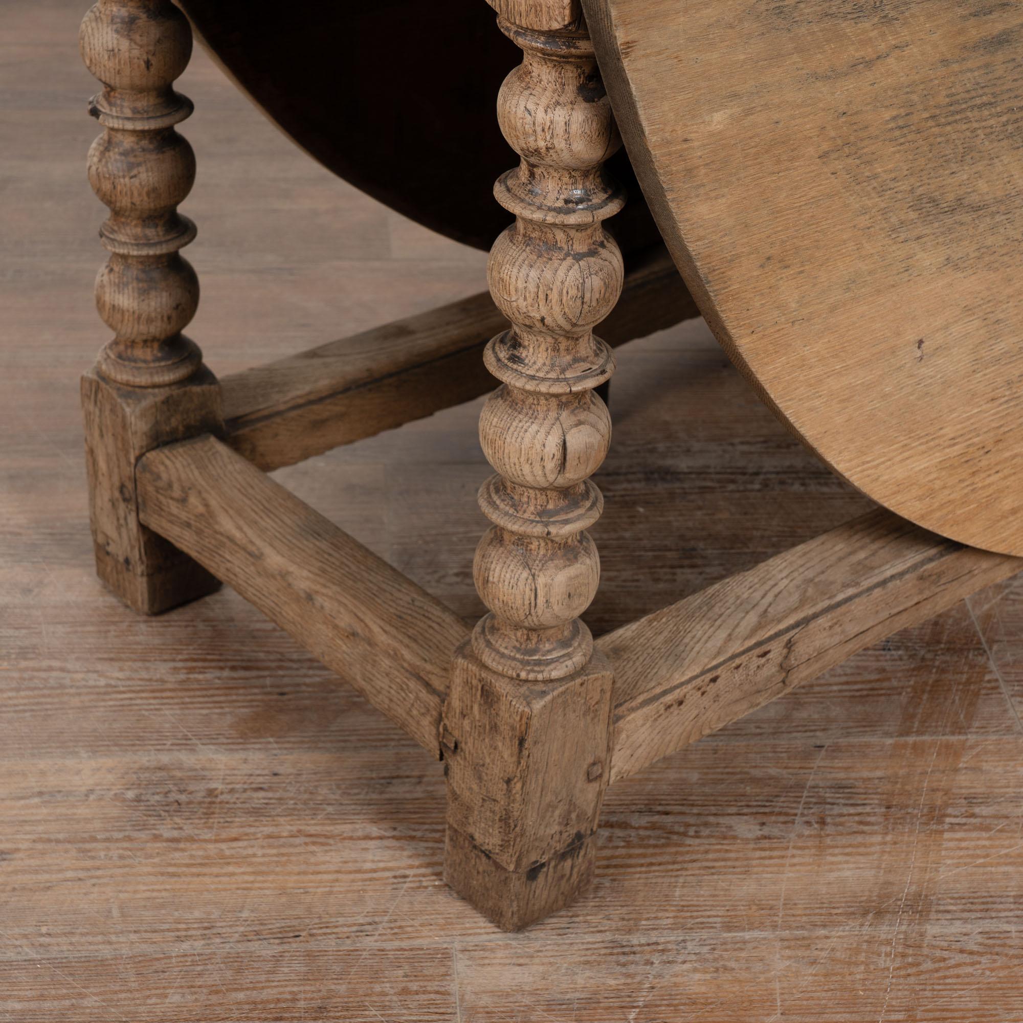 18th Century Bleached Oak Gateleg Drop Leaf Dining Table, Portugal For Sale 5