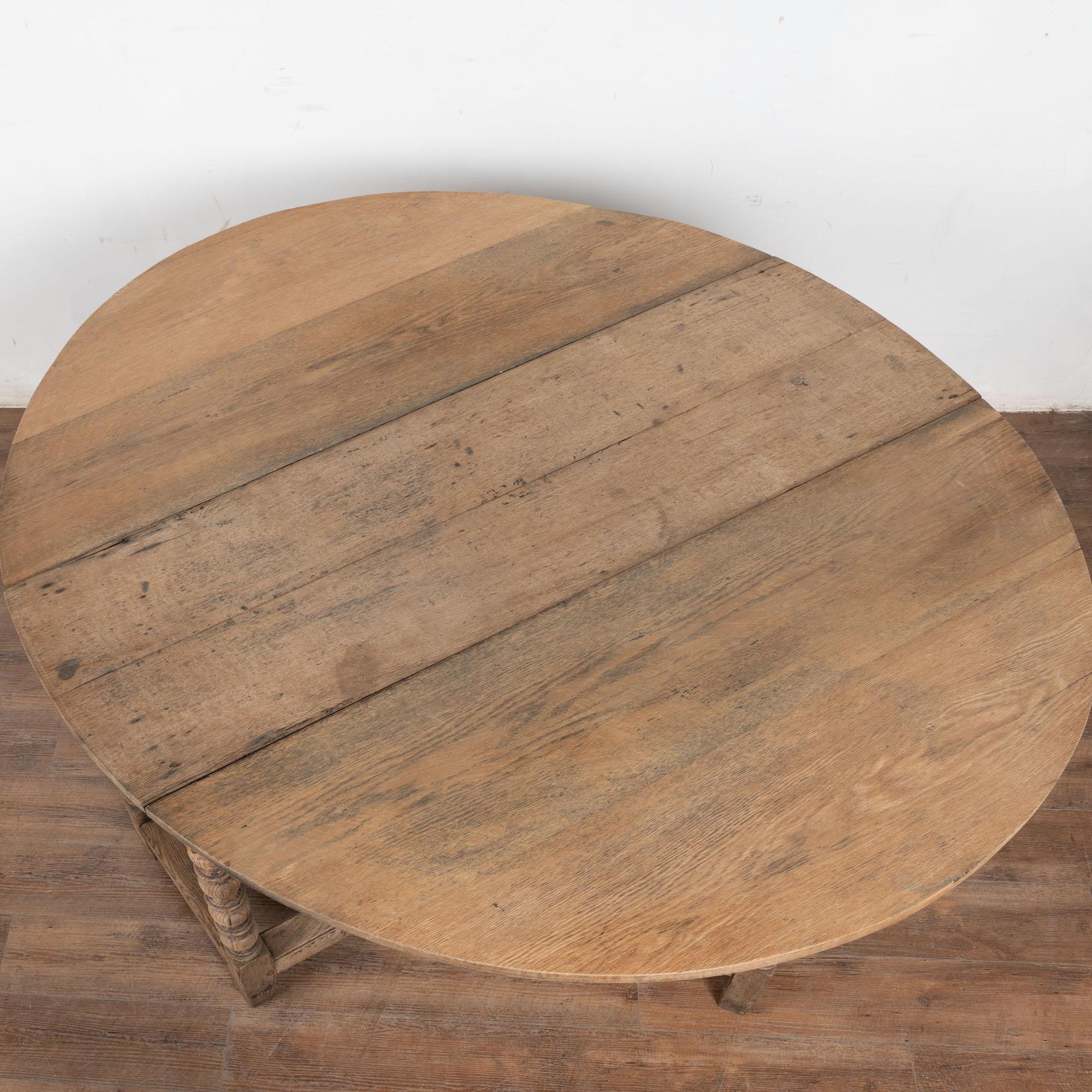 18th Century Bleached Oak Gateleg Drop Leaf Dining Table, Portugal In Good Condition For Sale In Round Top, TX